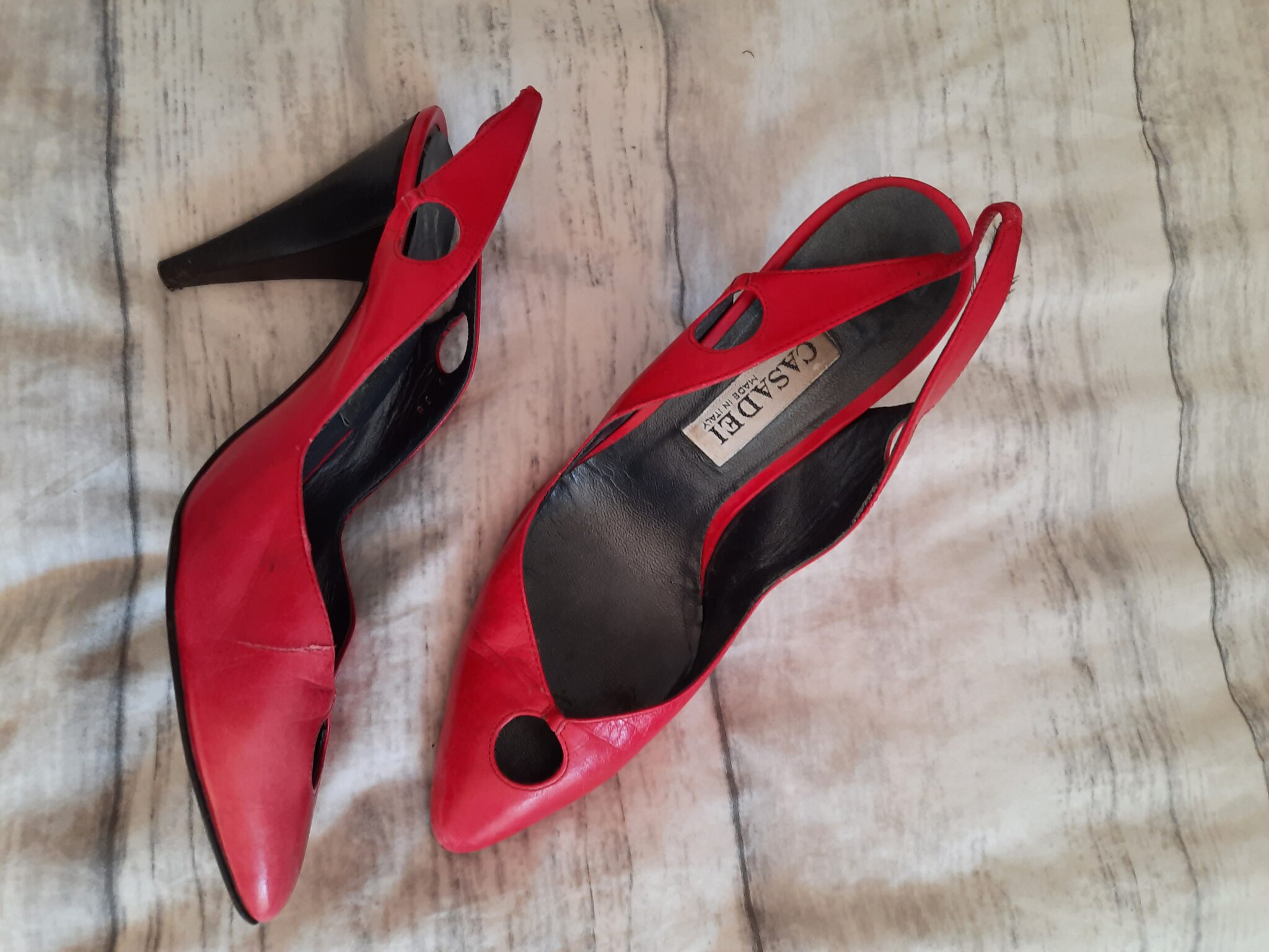 Featured image for Souliers à talons hauts rouges Casadei faits en italie