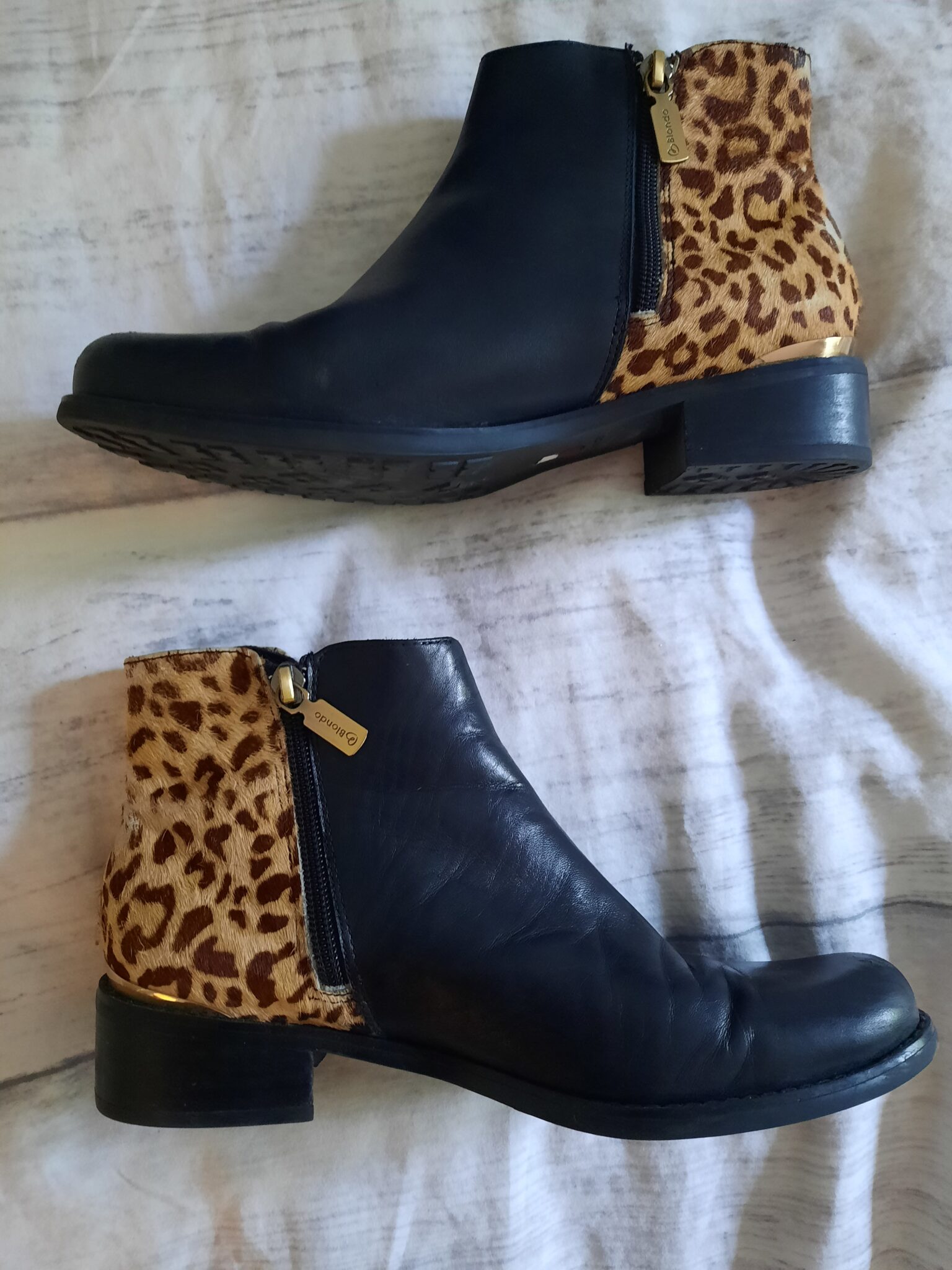 Featured image for Bottes courtes avec motif animal