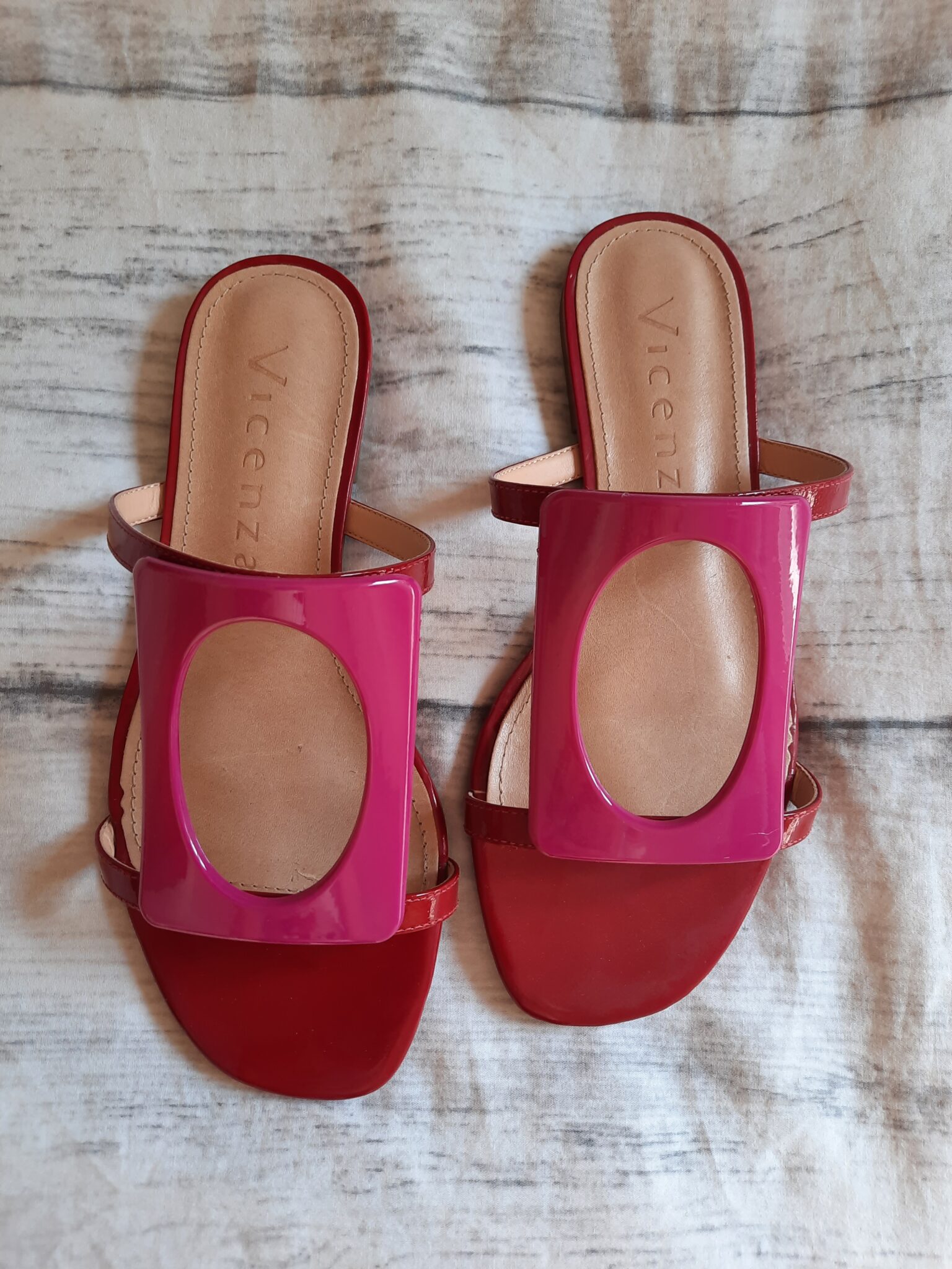 Featured image for Magnifiques sandales rouges et roses de marque Vicenza