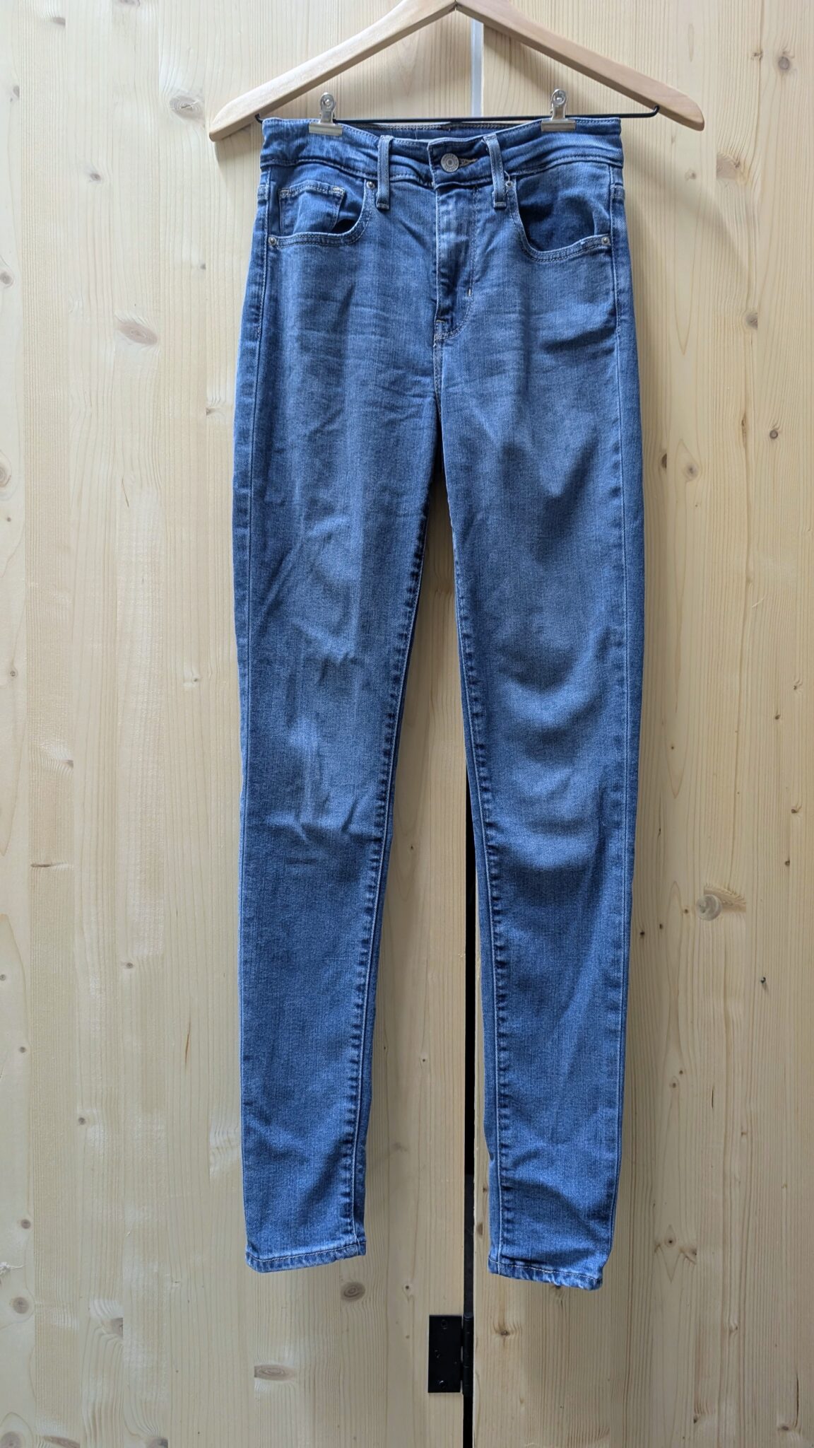 Featured image for Levis 721 high-waisted jeans