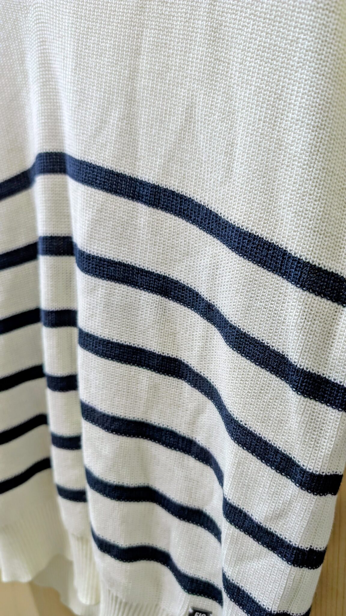 Image for Chandail FIG de couleur crème et bleu marin