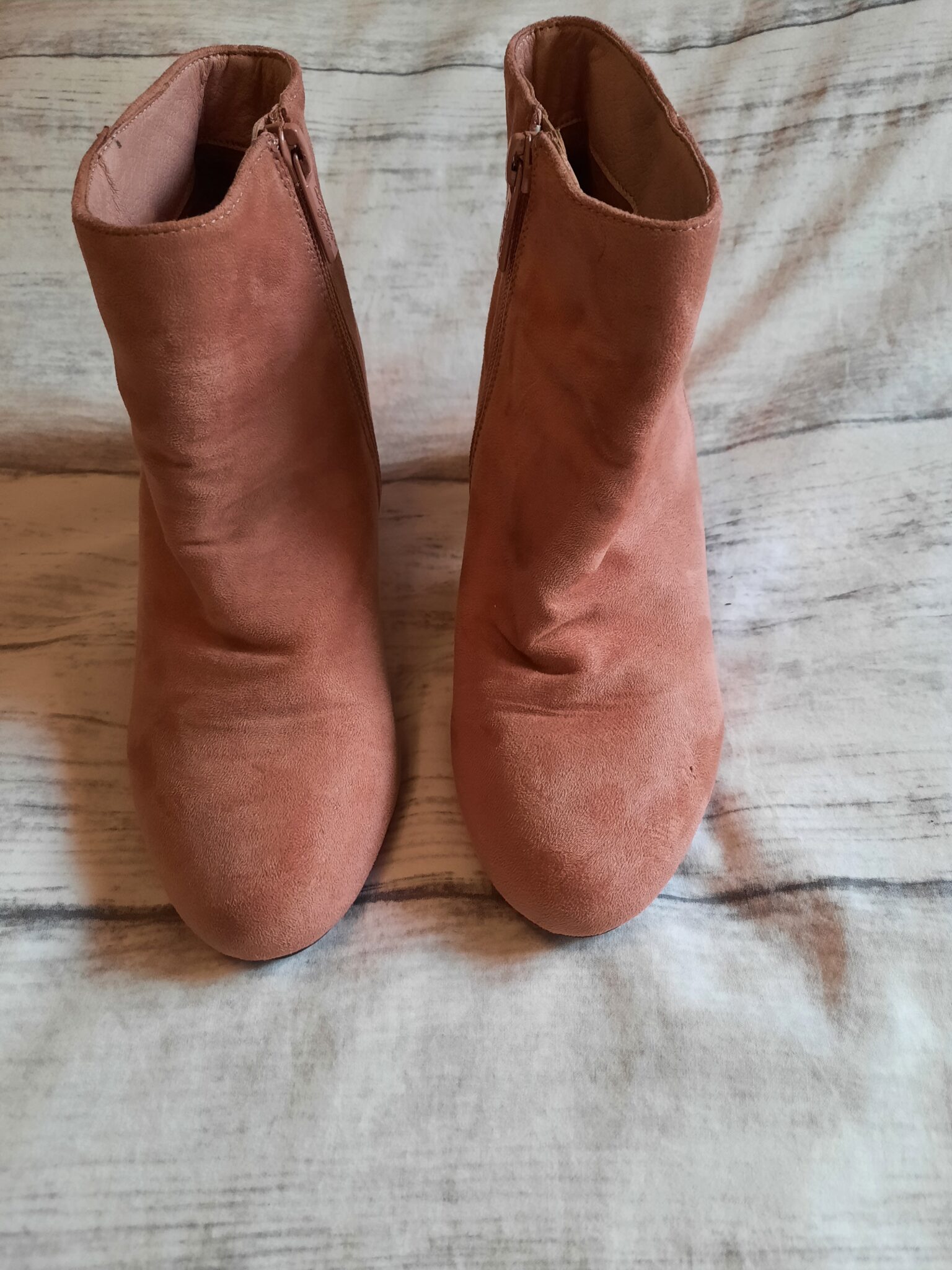 Image for Belles Bottes roses avec ornements sur les talons