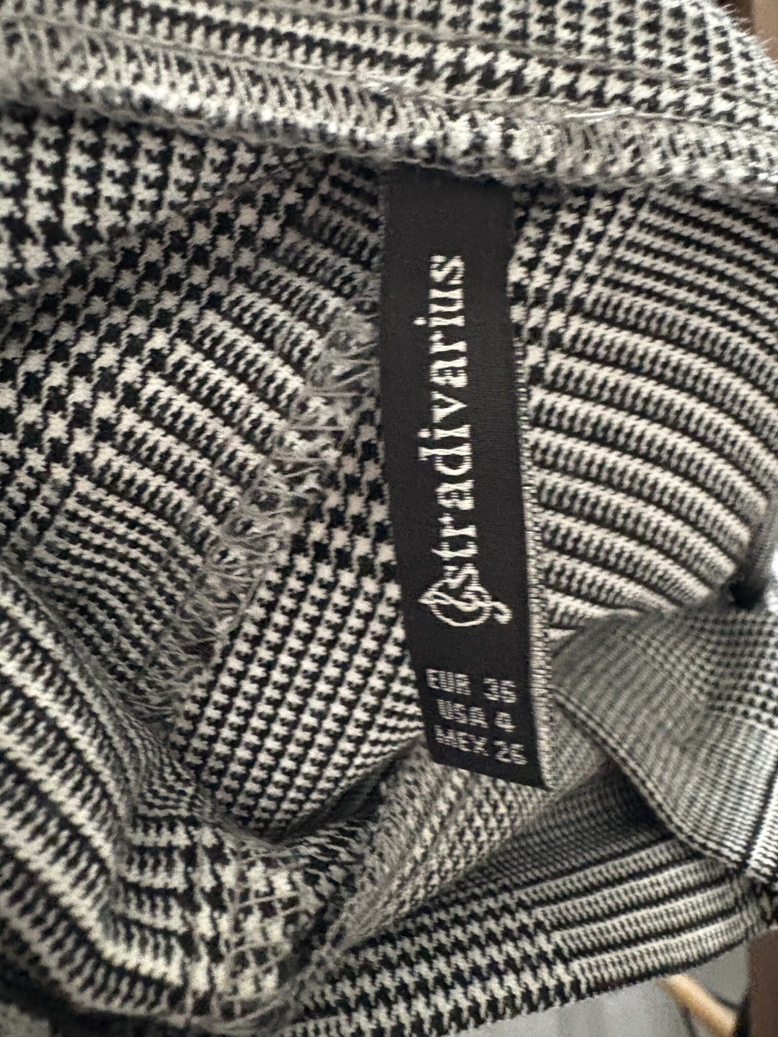 Image for Houndstooth shorts by Stradivarius - Size 36 (large)