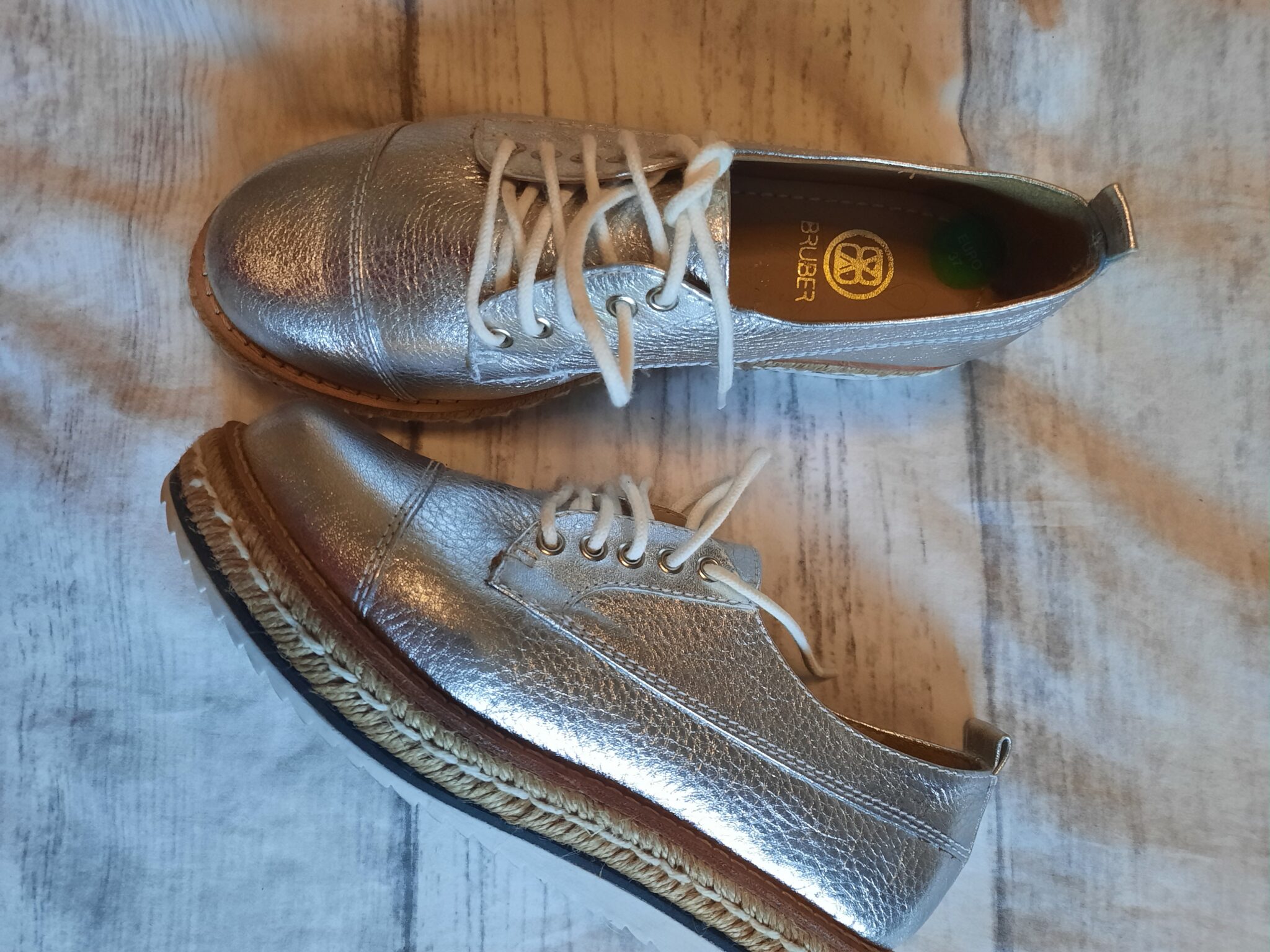 Featured image for Magnifiques souliers argentés