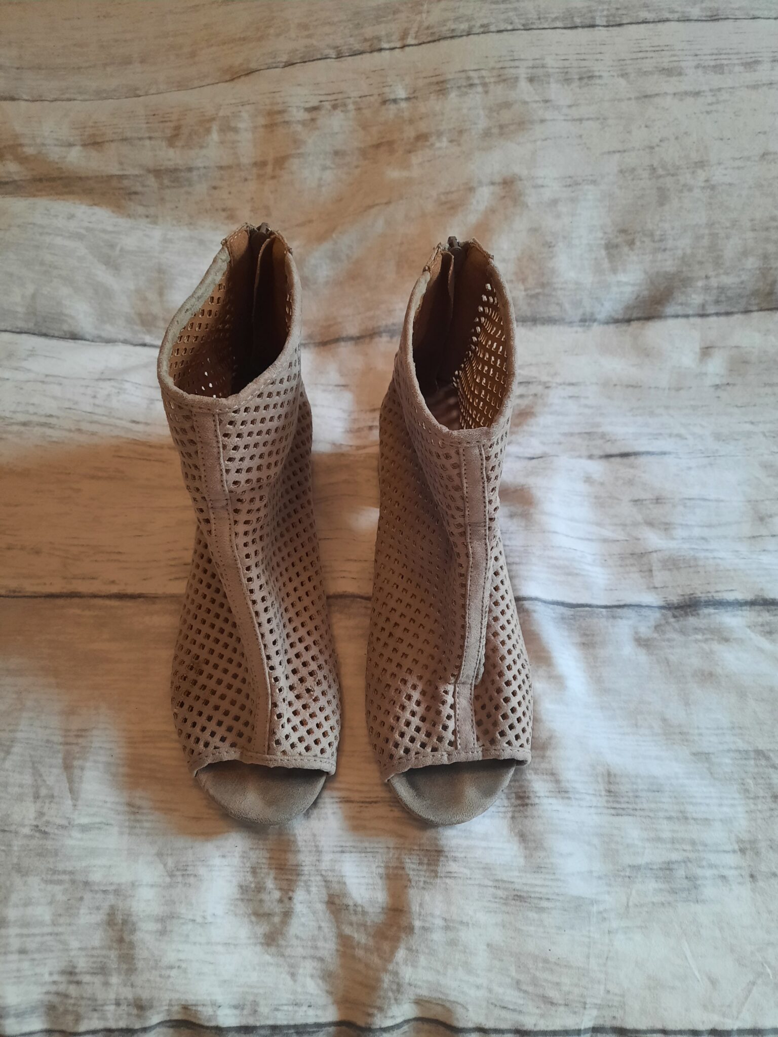 Image for Belles bottes courtes en filet couleur beige