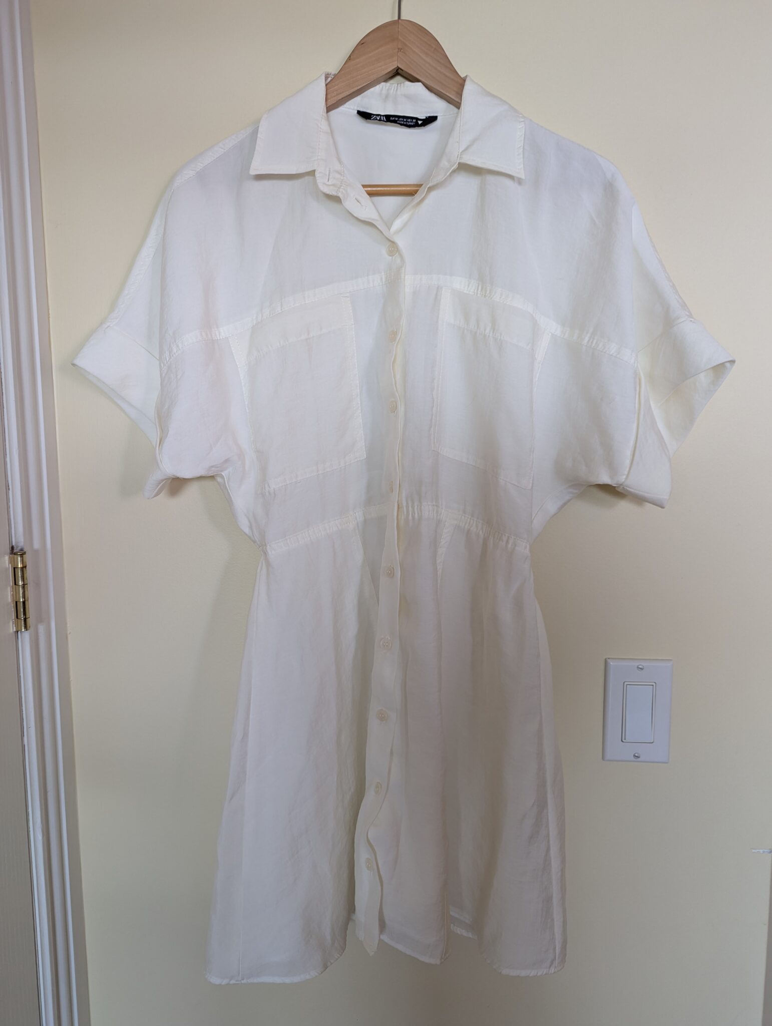 Featured image for Robe blanche à manche courte