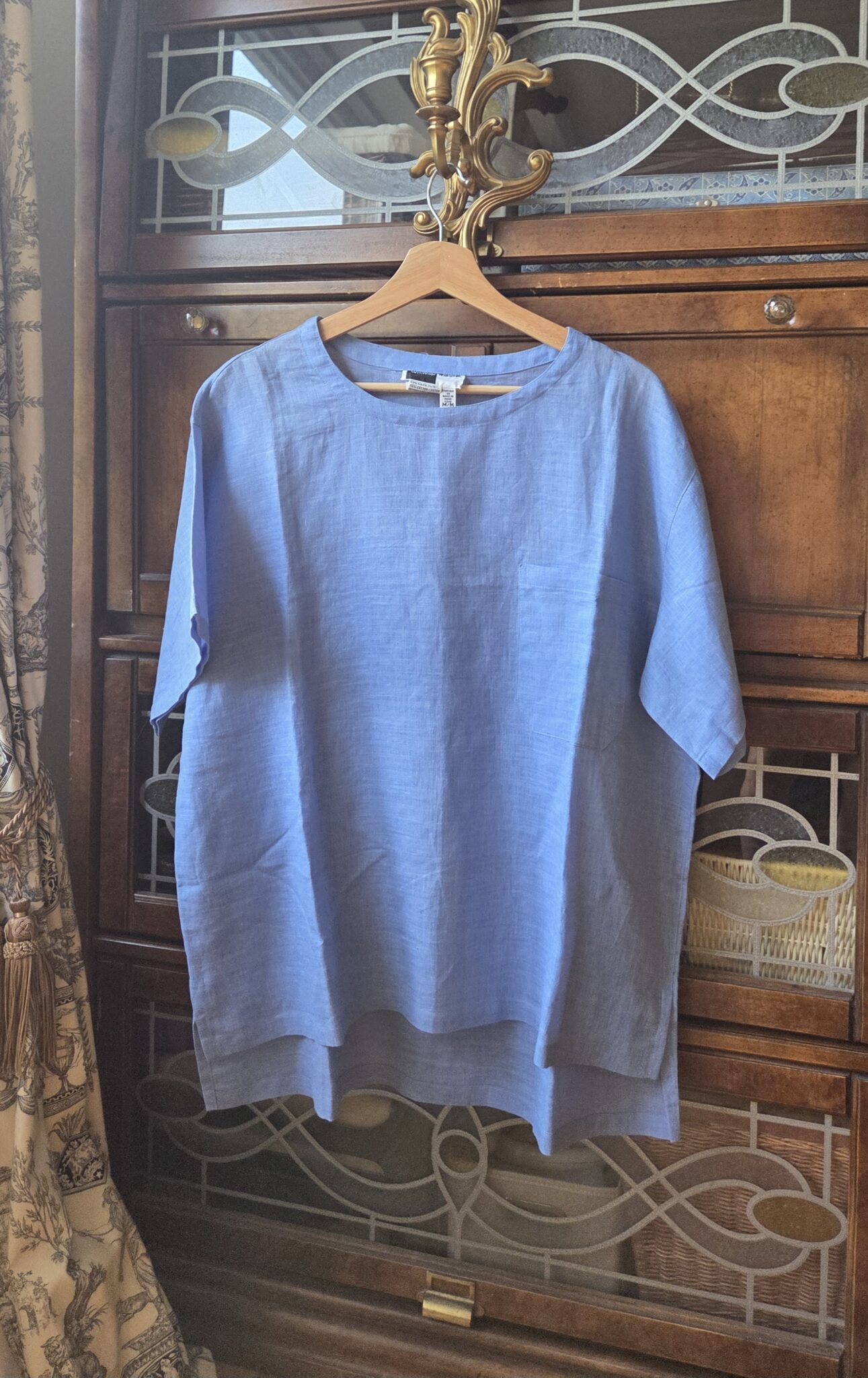 Featured image for Superbe chemisier couleur pervenche 55 % lin, 45 % coton