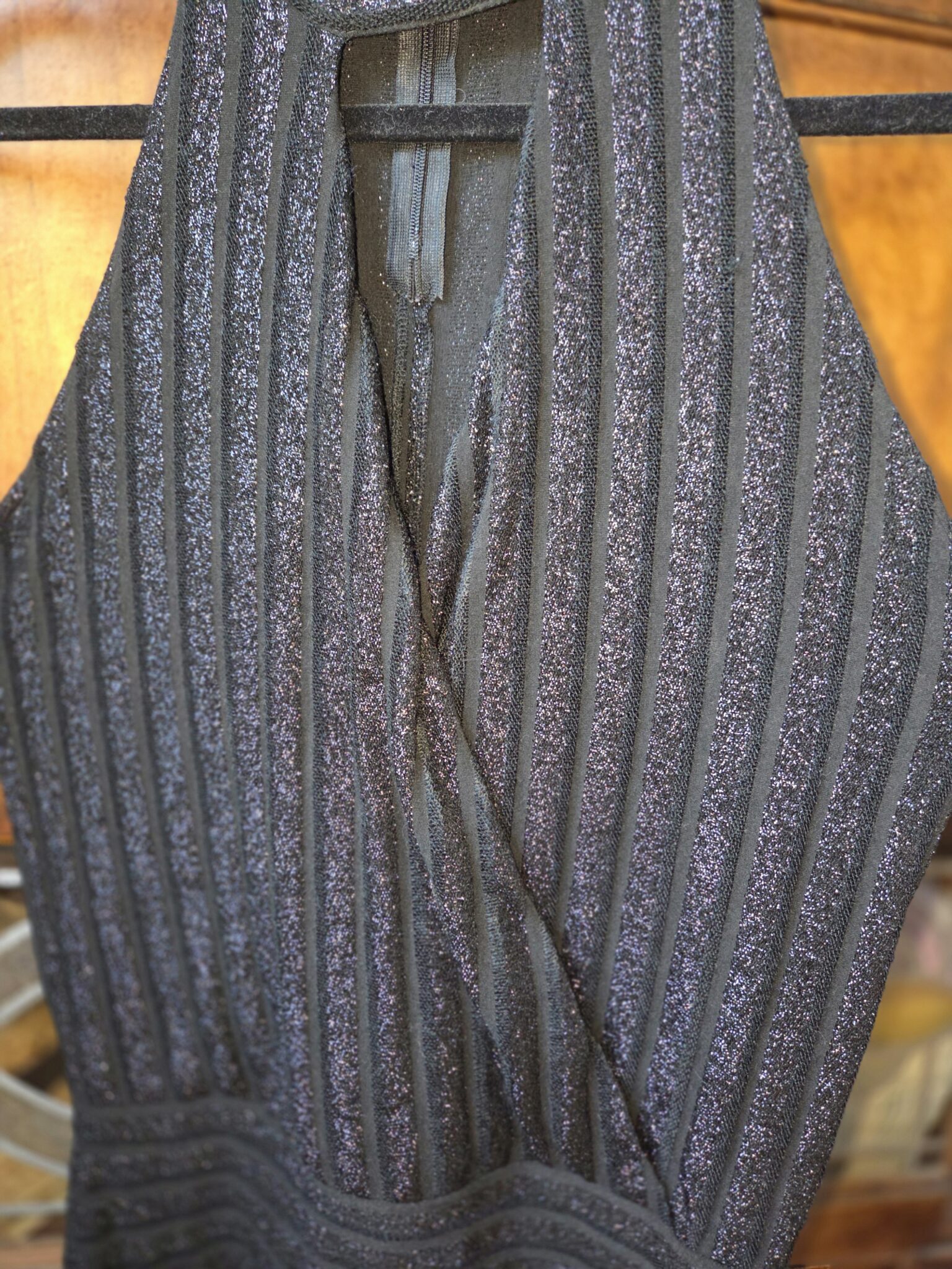Image for FILIPPA K -Élégante robe licou à rayures noires et métallisées