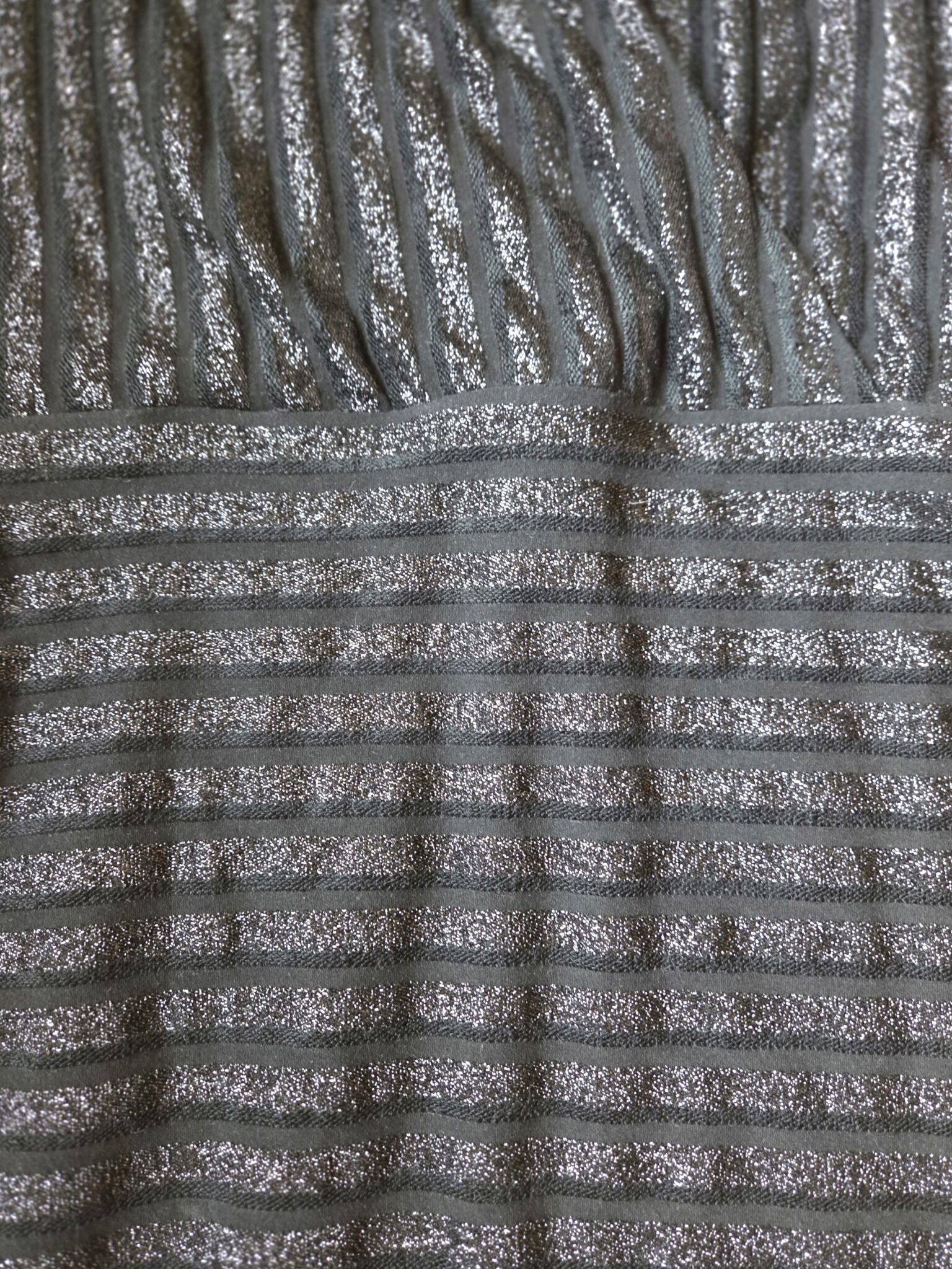 Image for FILIPPA K -Élégante robe licou à rayures noires et métallisées