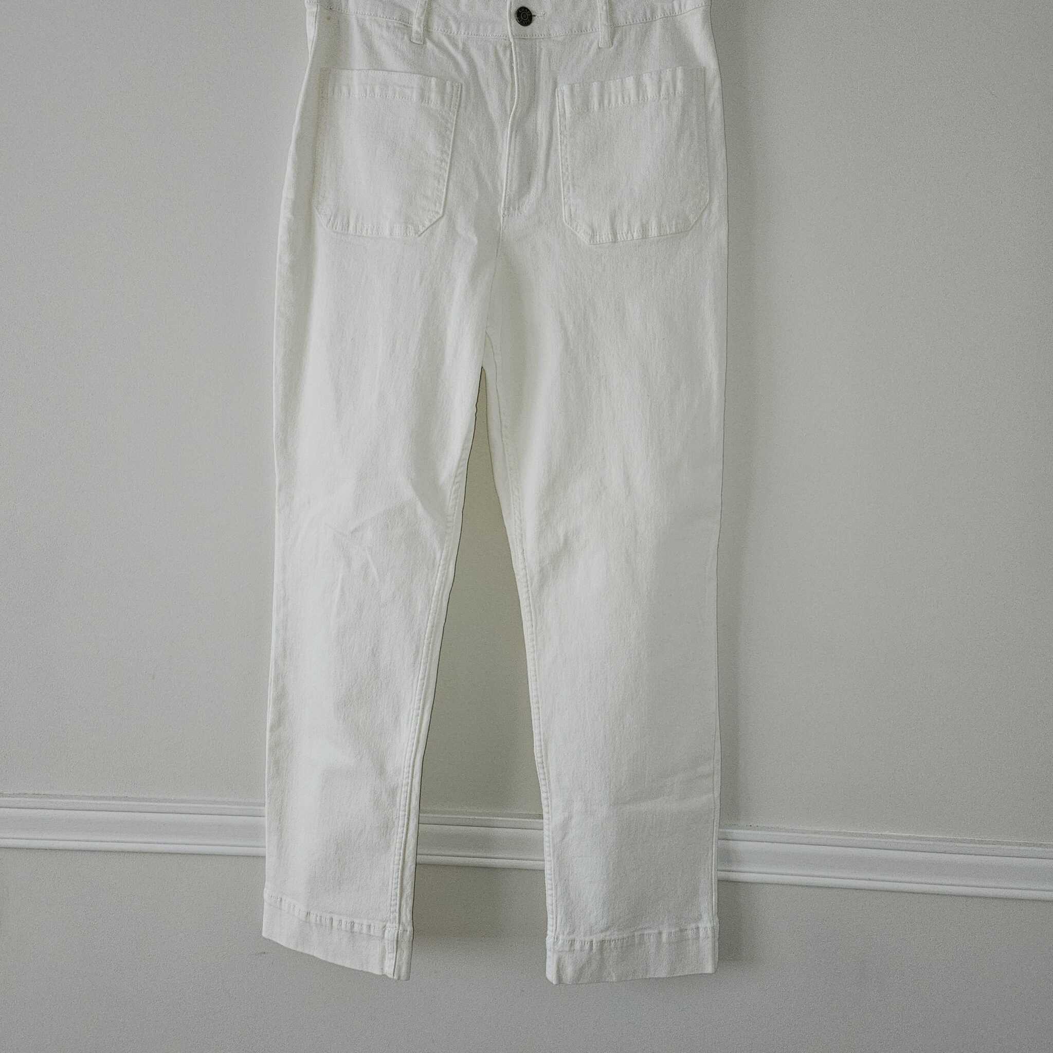 Featured image for High-waisted jeans