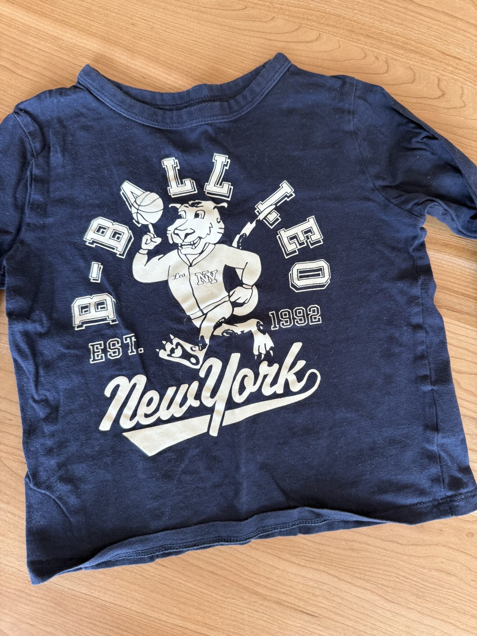 Image for Chandail bleu marine New York