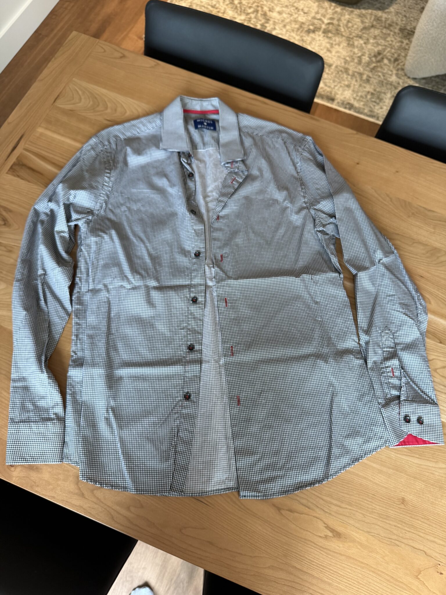 Featured image for Chemise noire et blanche à petits carreaux