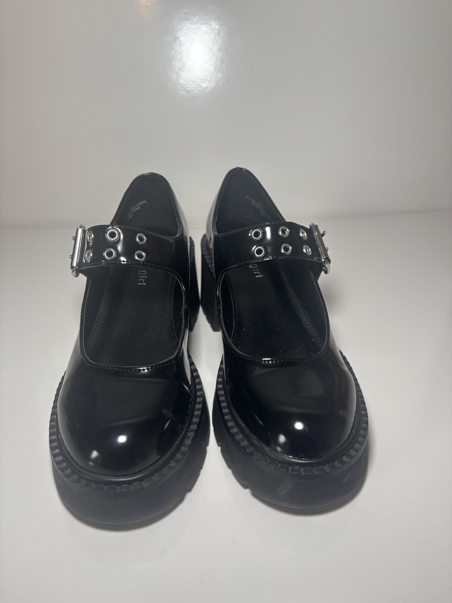 Image for Soulier noir en cuir vernis