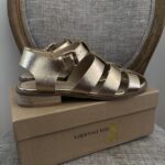 Featured thumbnail for Sandales dorées Vanessa Wu