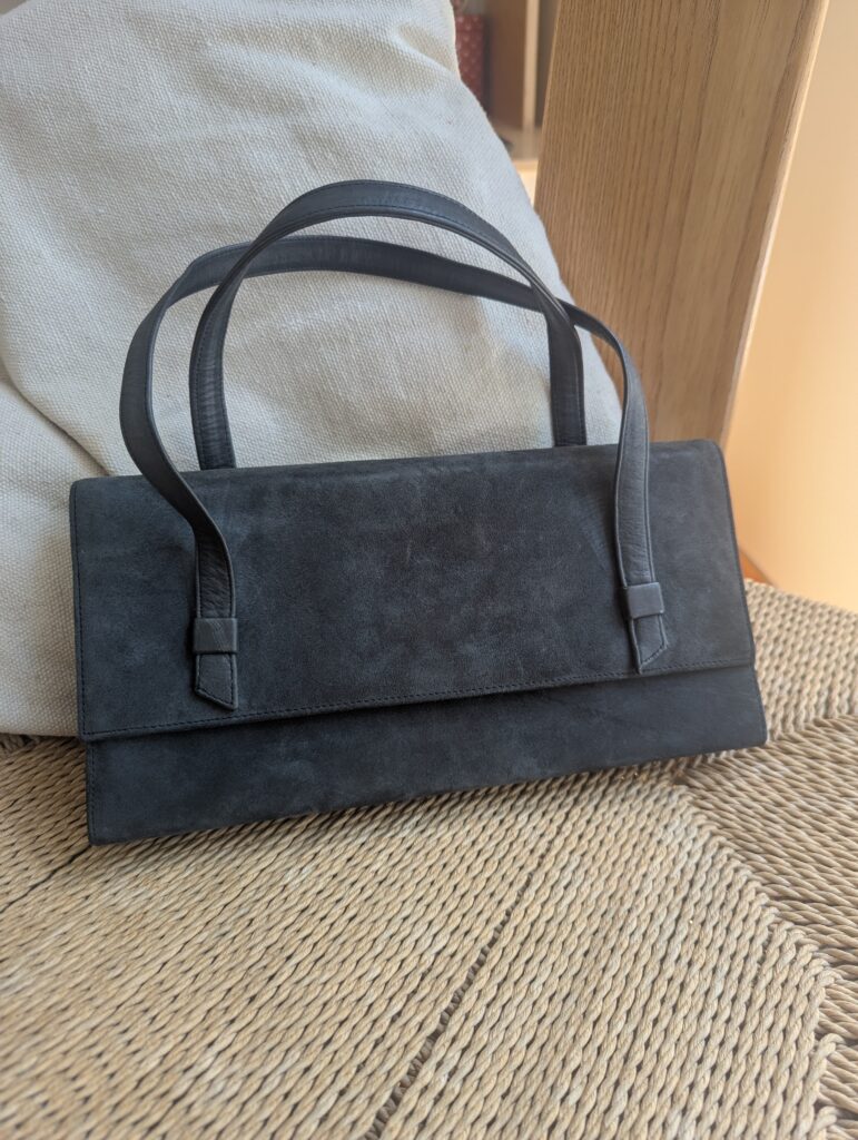 Featured image for Sac baguette en suède vintage fait au Canada