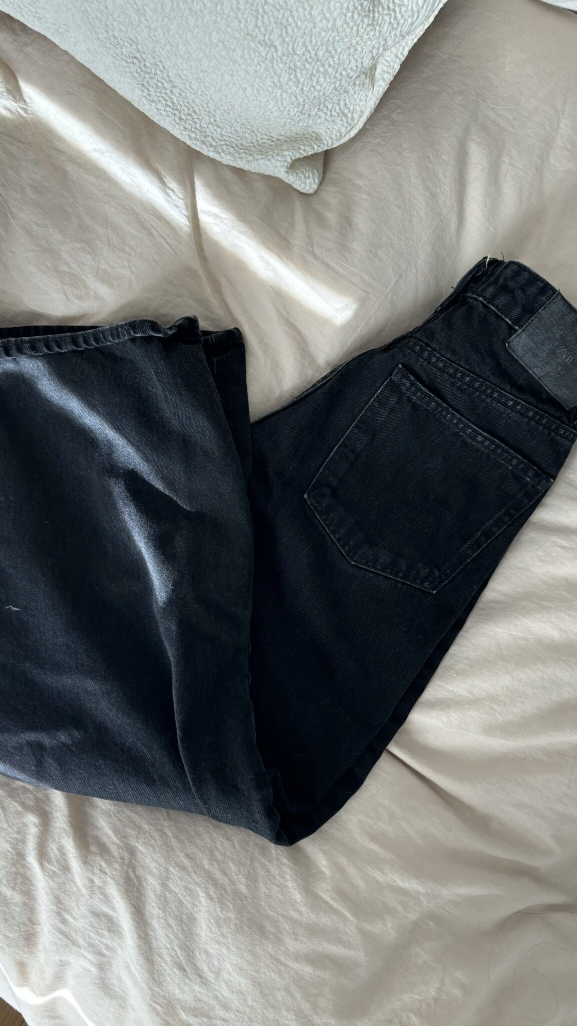 Featured image for Jeans noir court évasé