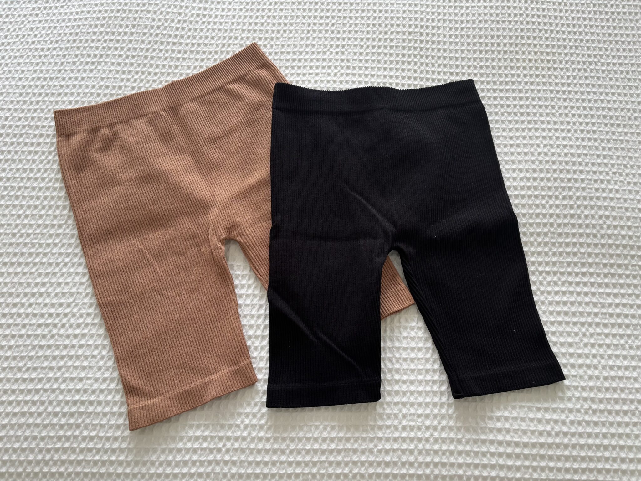 Featured image for 2 pairs of ZARA ribbed biker shorts (M-L)