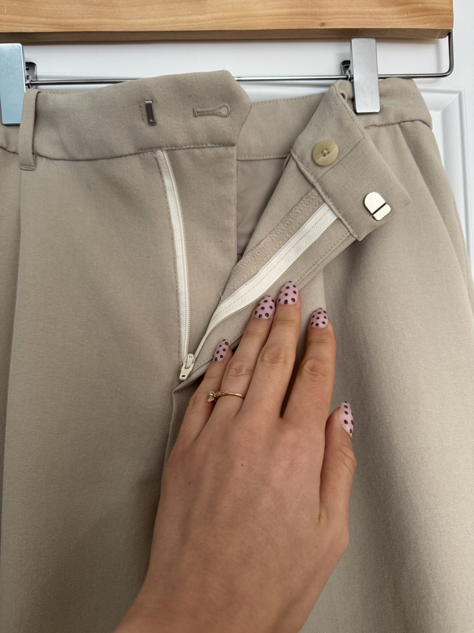 Image for AirSense PLEATED PANTS" cropped trousers by Uniqlo