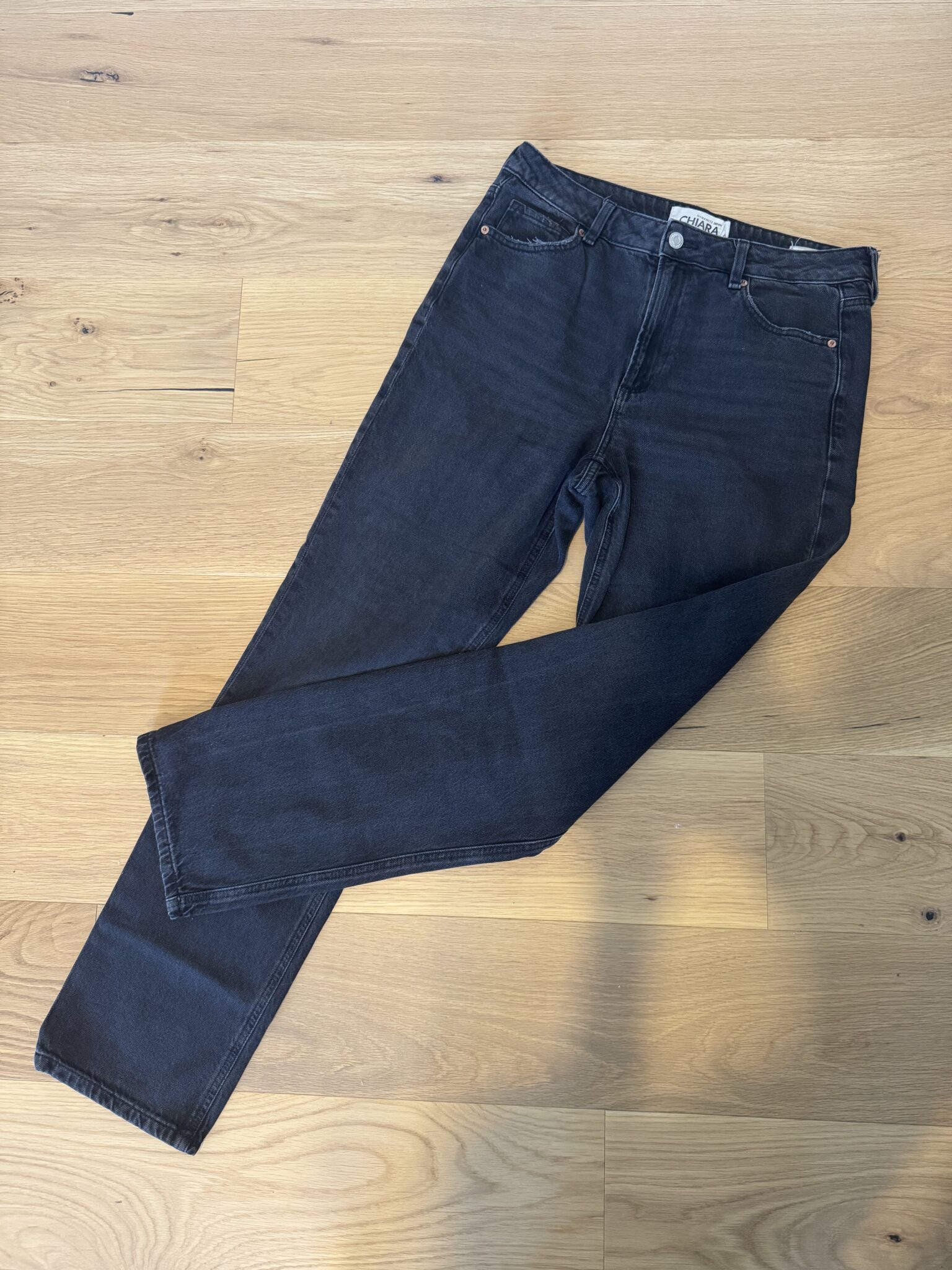 Featured image for Jeans noir droit - Chiara Dynamite