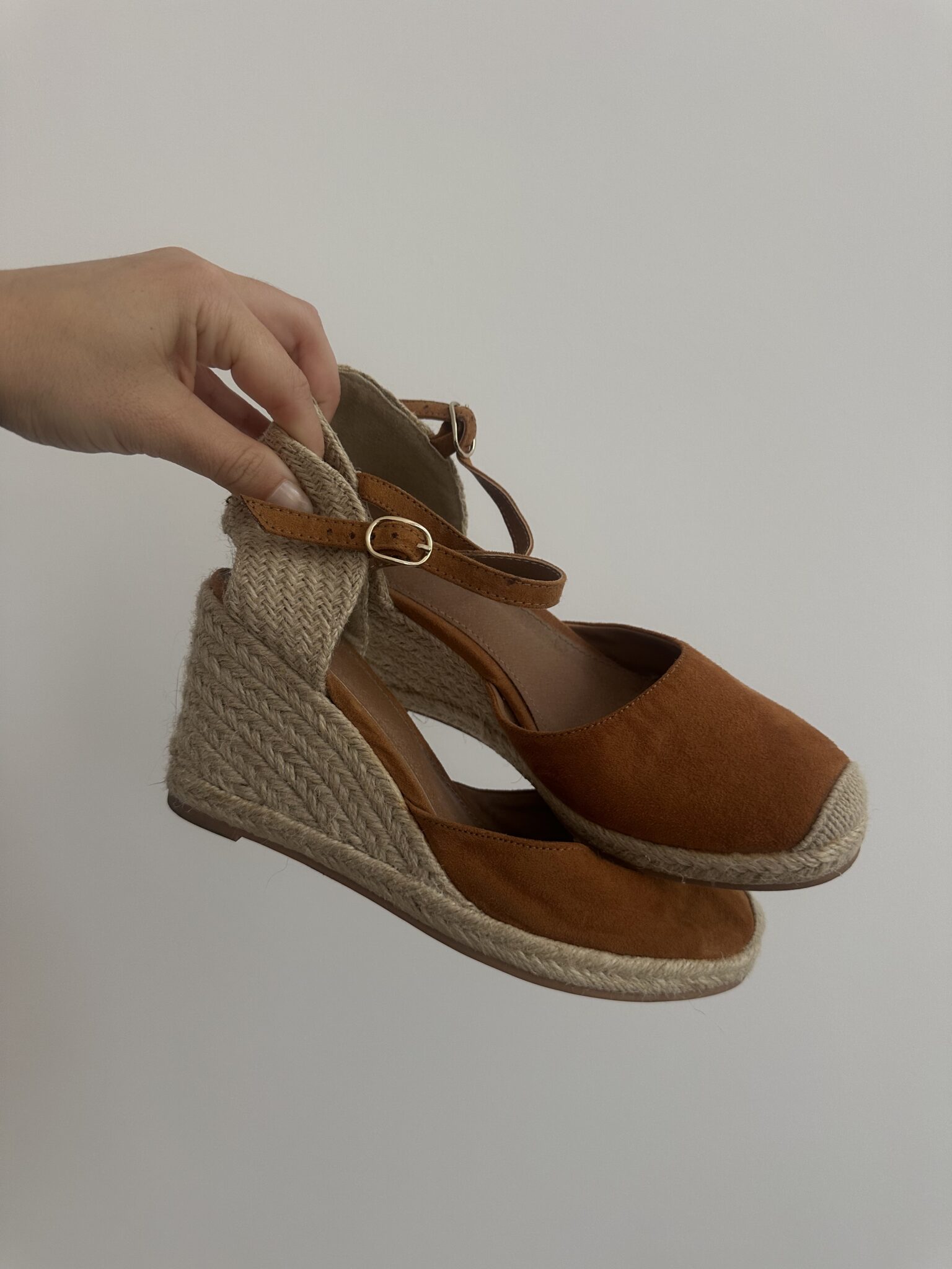 Featured image for High heels (size 6)