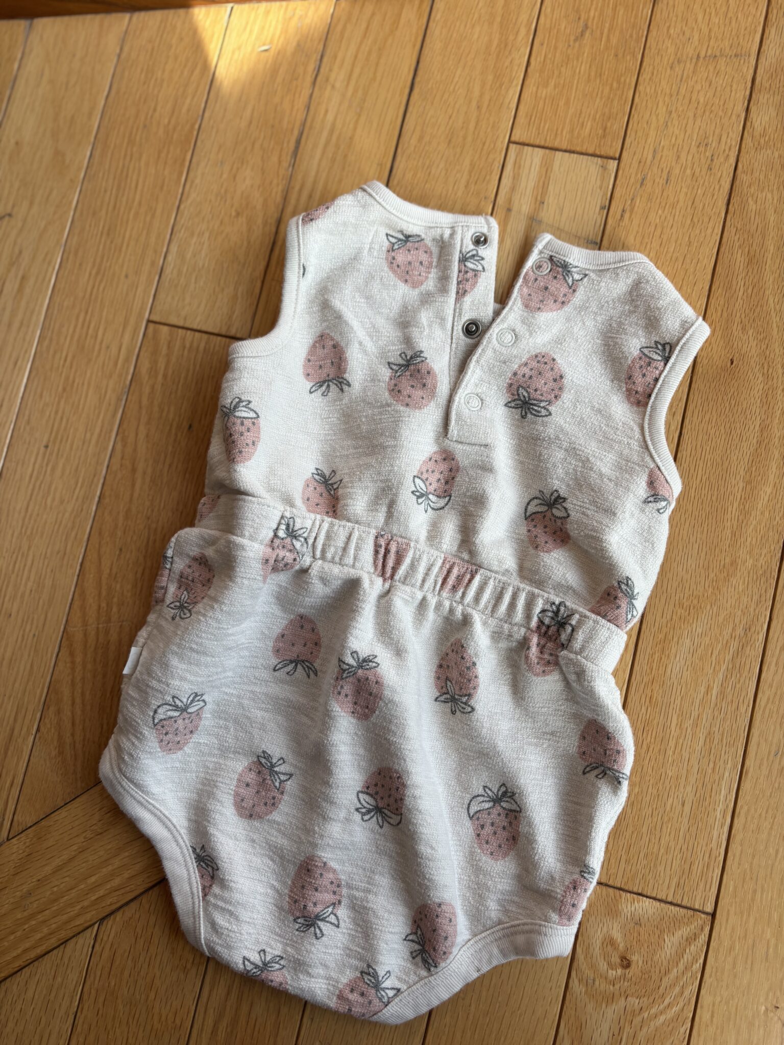 Image for Romper fraise 🍓