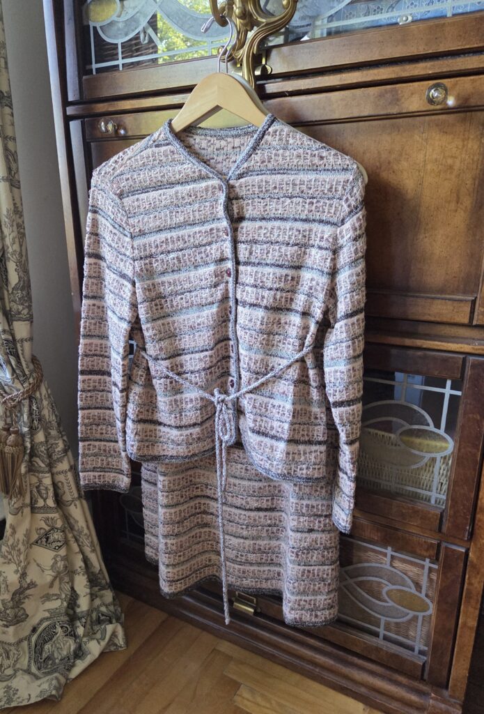 Featured image for TRICOT DE PARIS-Superbe jupe et cardigan en maille rose et gris