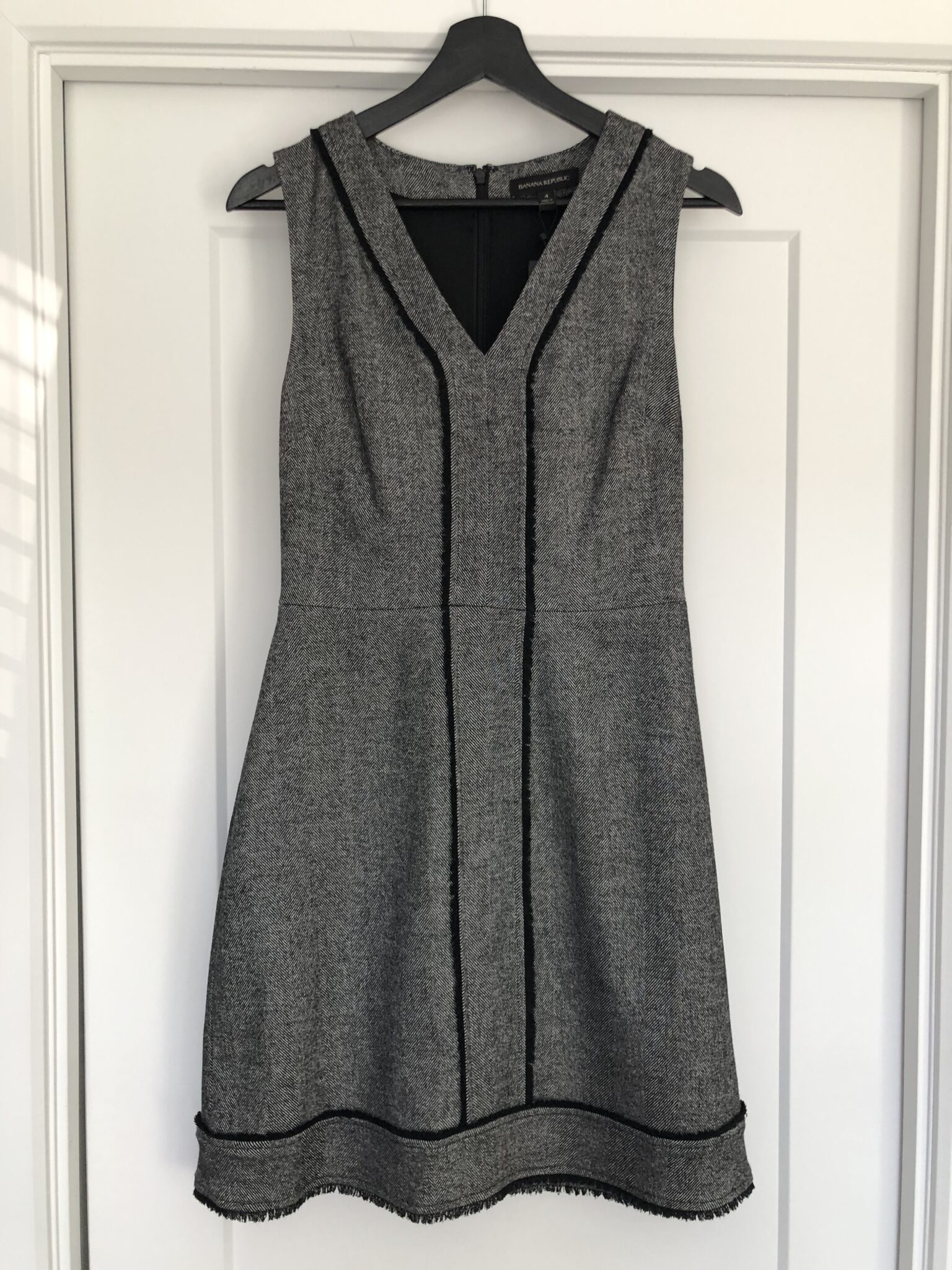 Featured image for Chic dress BANANA REPUBLIC