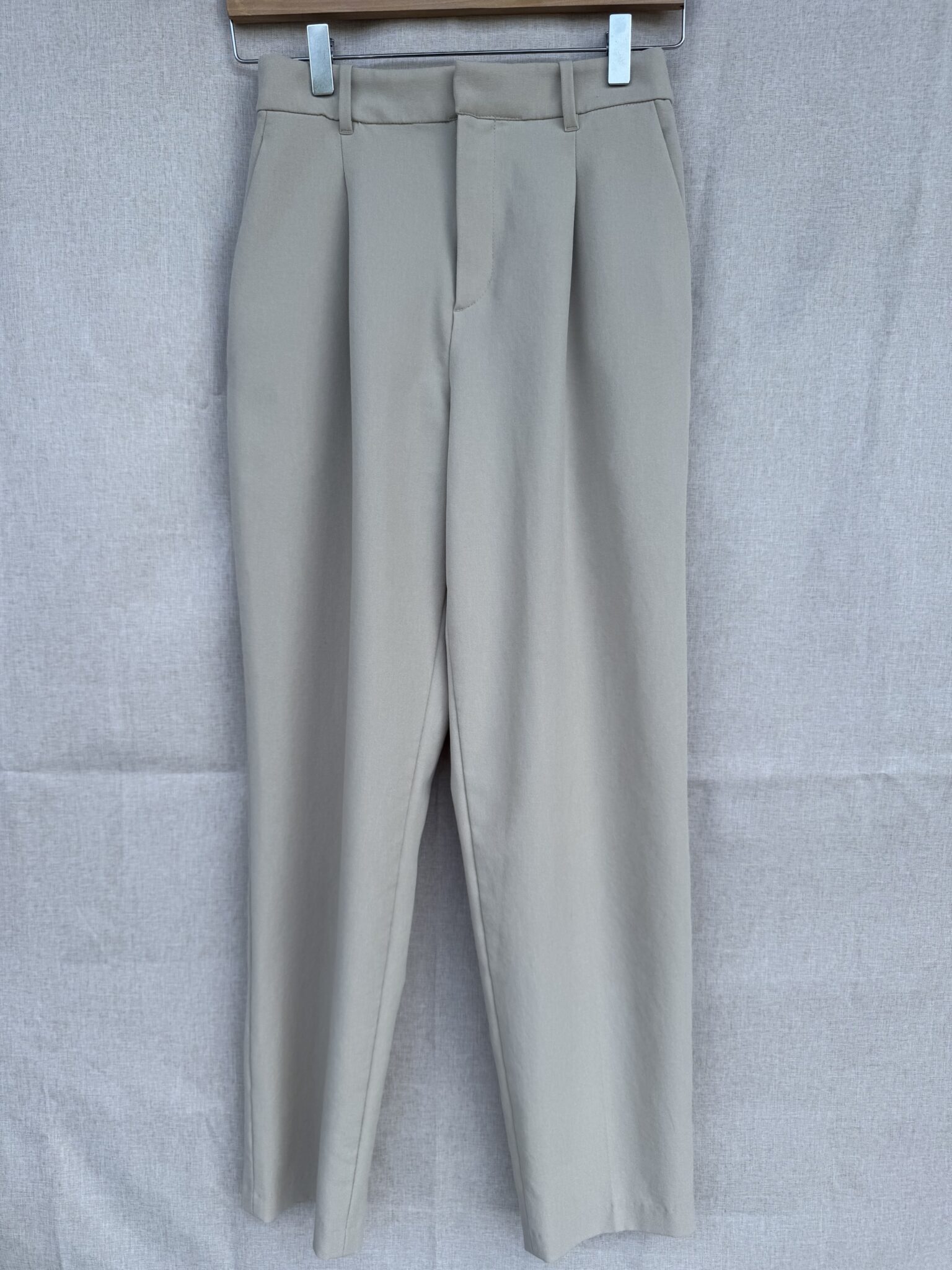 Featured image for AirSense PLEATED PANTS" cropped trousers by Uniqlo