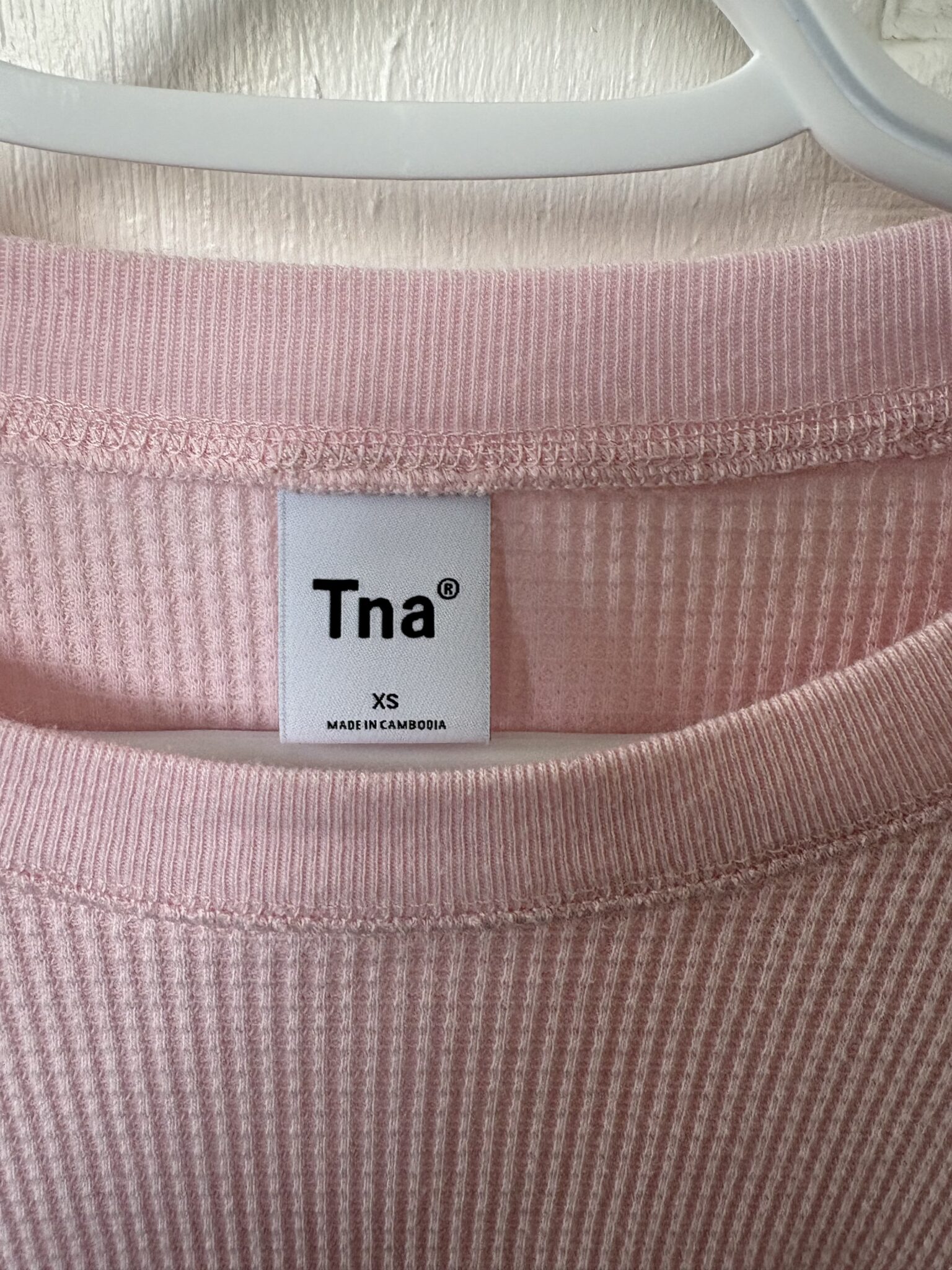 Image for Chandail gaufré rose Aritzia