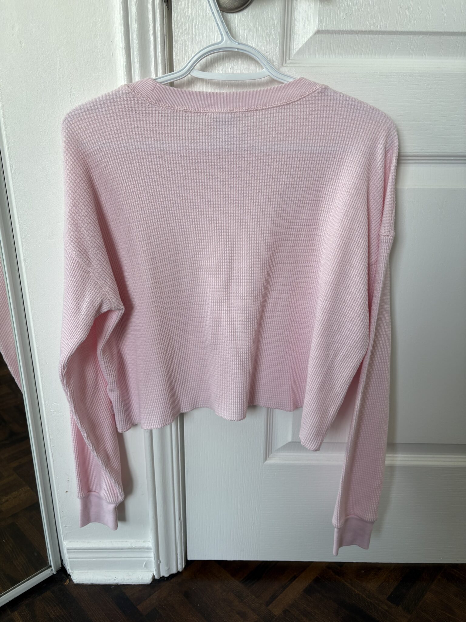 Image for Chandail gaufré rose Aritzia