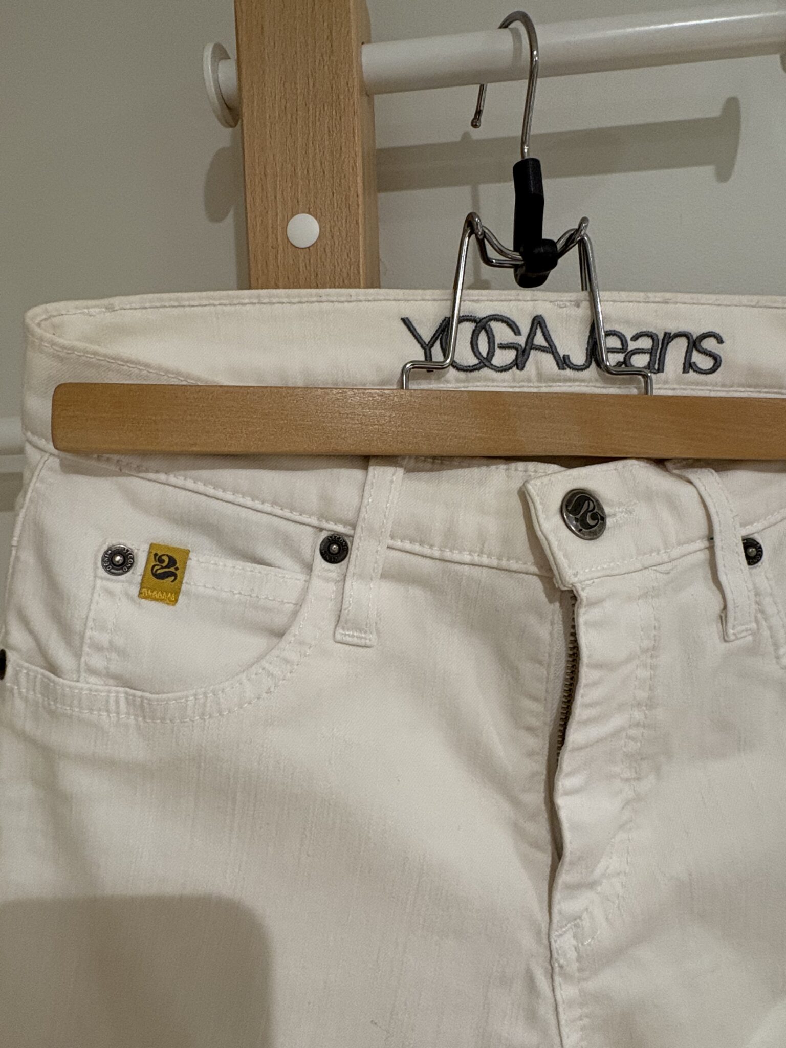 Image for Yoga Jeans blancs coupe droite