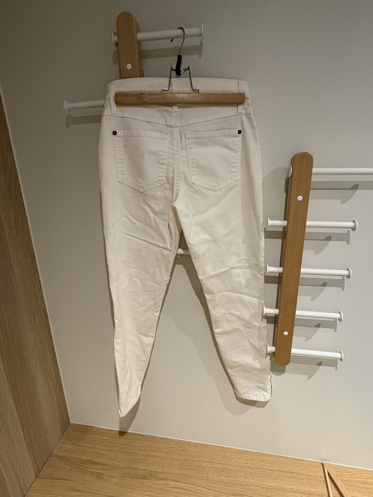 Image for Yoga Jeans blancs coupe droite