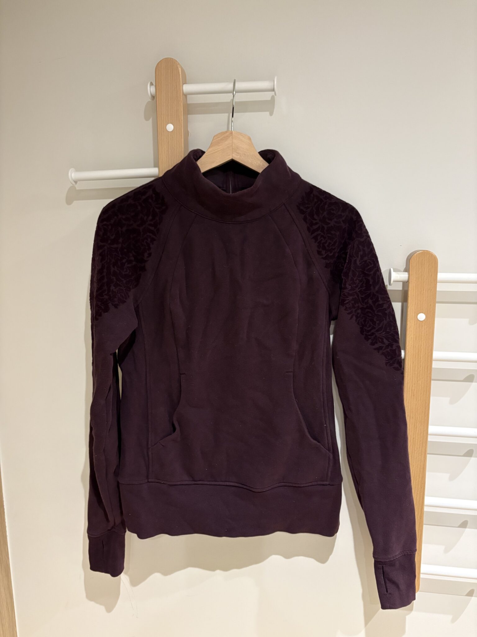 Featured image for Pull Lululemon avec velours