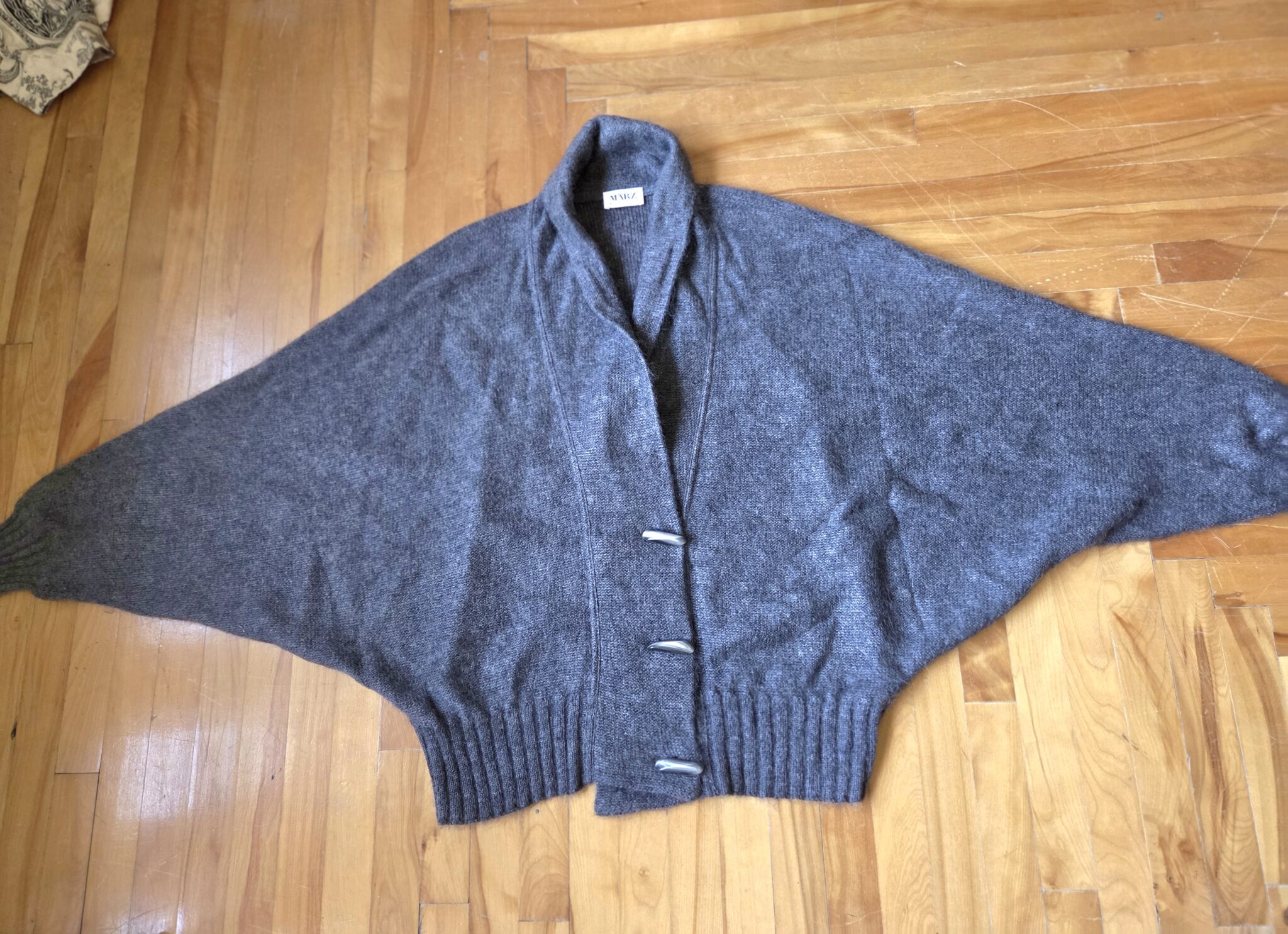 Image for Superbe cardigan écossais brodé en mohair gris foncé