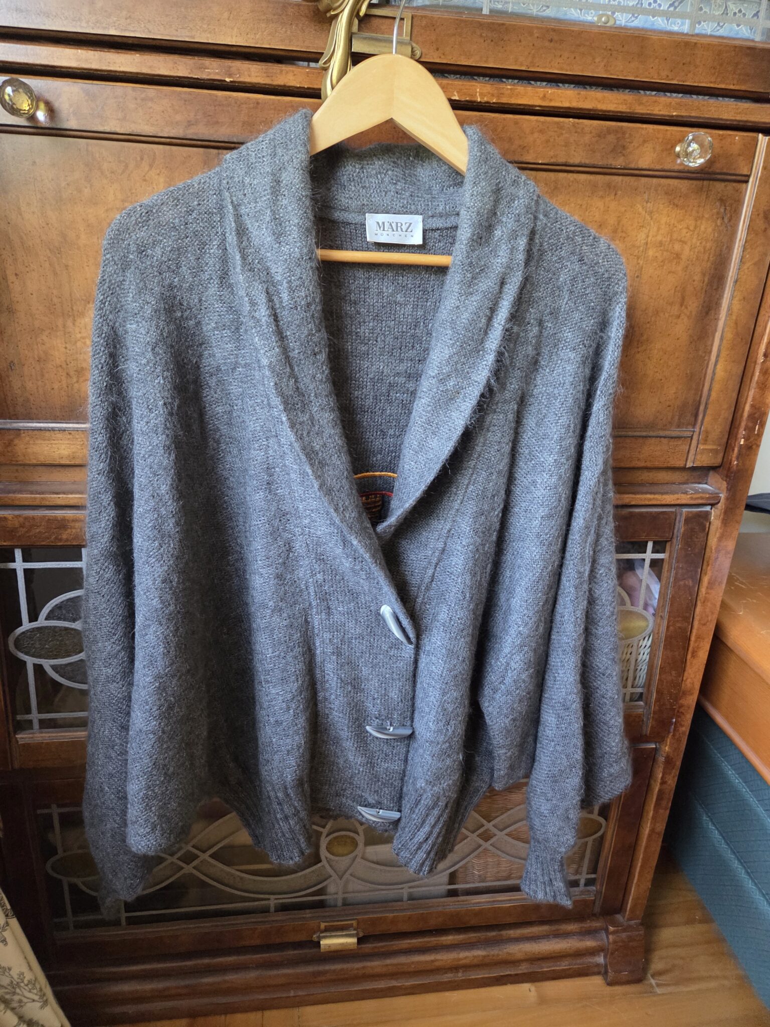 Image for Superbe cardigan écossais brodé en mohair gris foncé