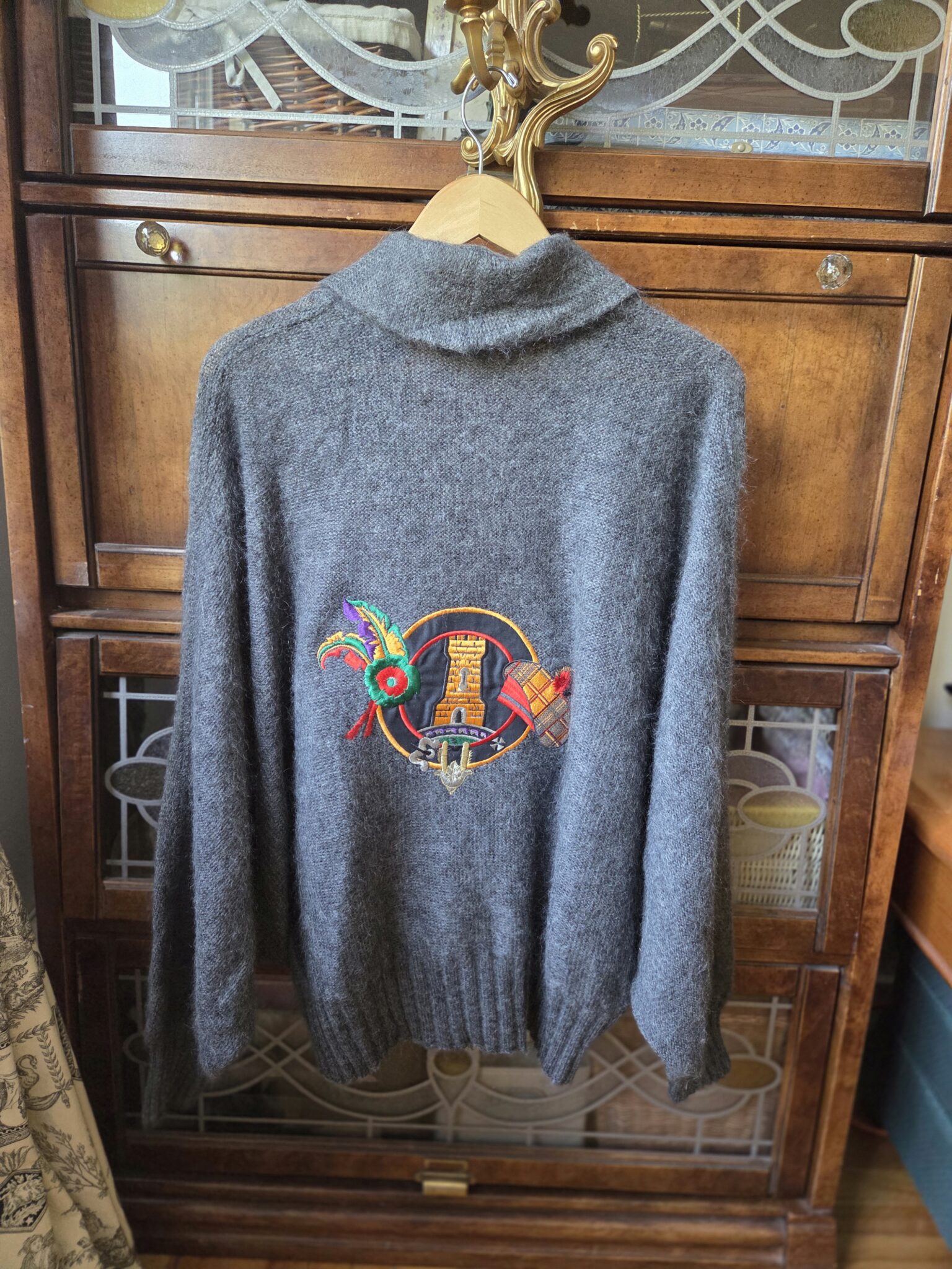 Image for Superbe cardigan écossais brodé en mohair gris foncé