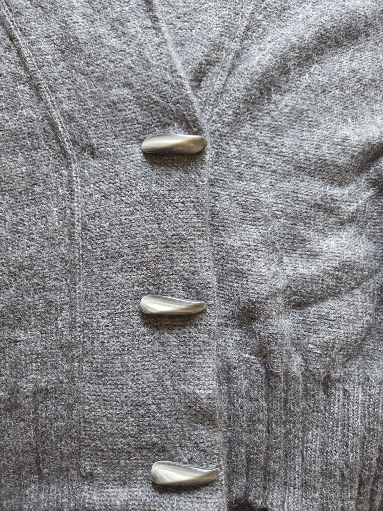 Image for Superbe cardigan écossais brodé en mohair gris foncé