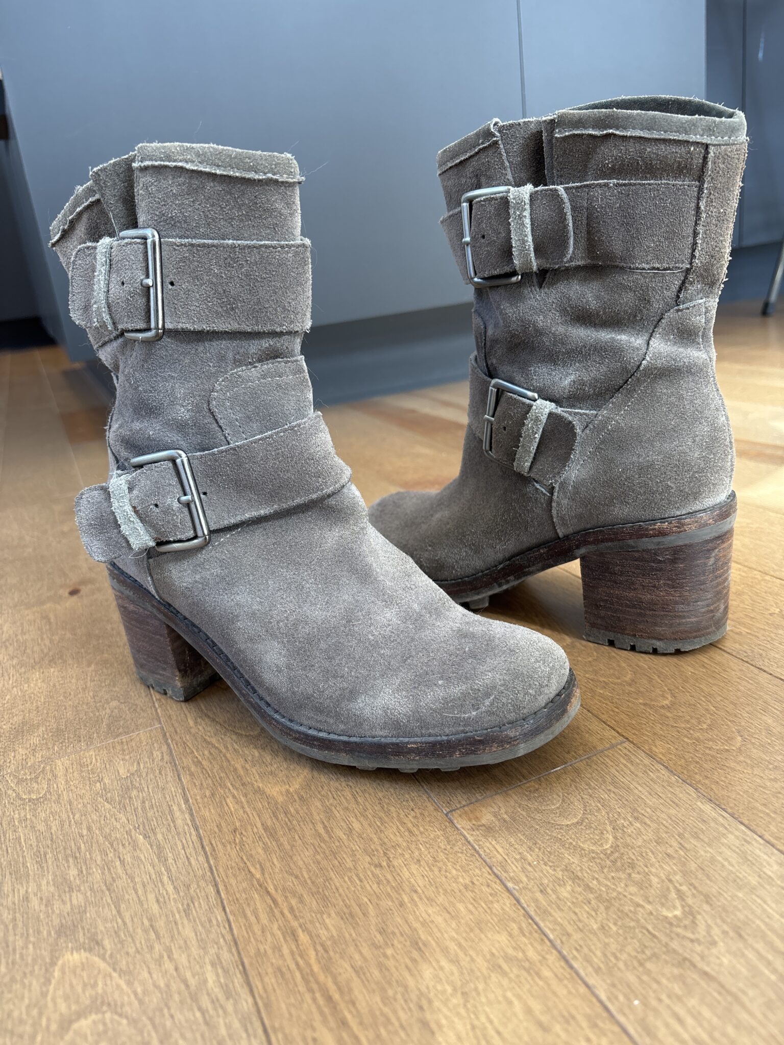 Image for Grey suede boots