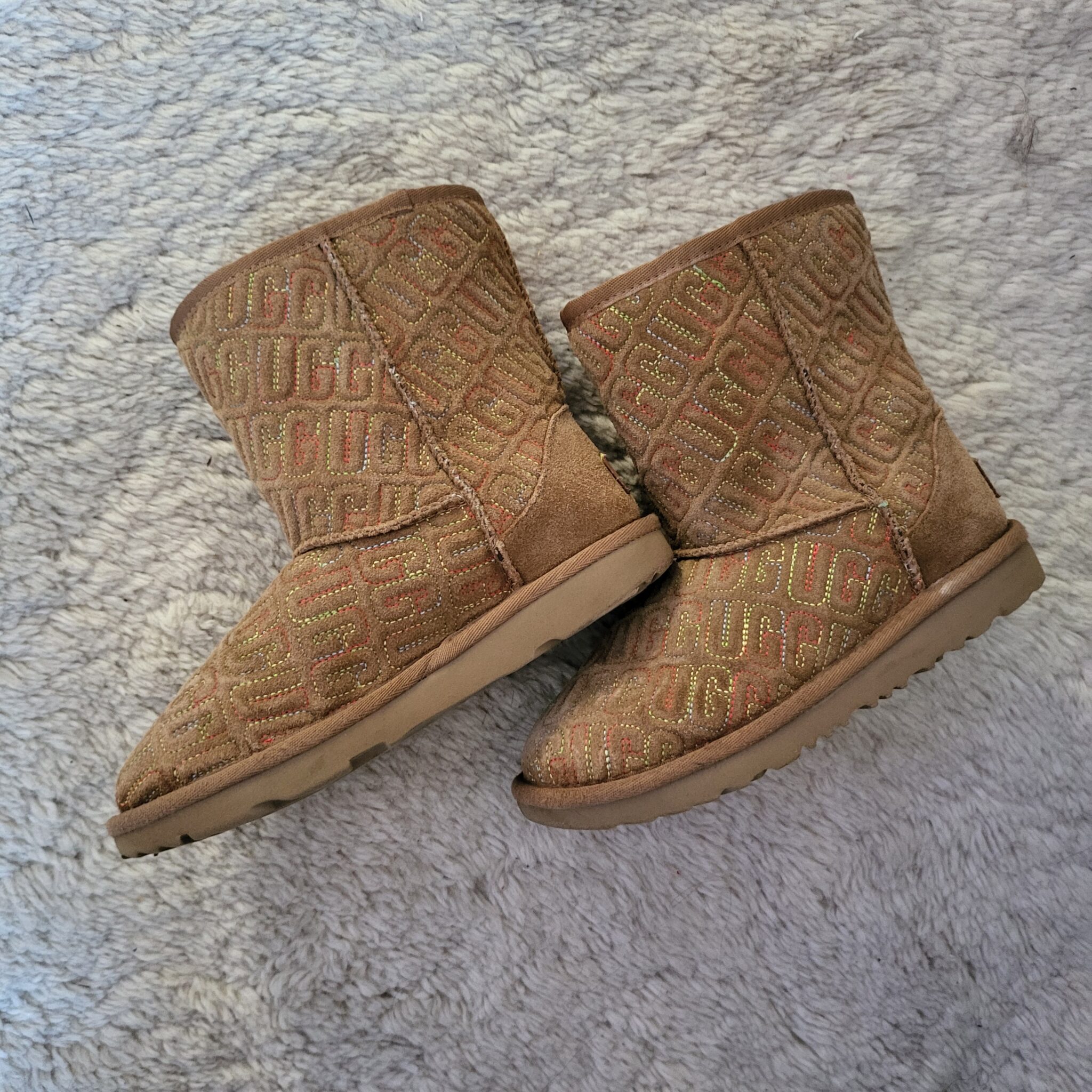 Featured image for Bottes Ugg brodées enfant