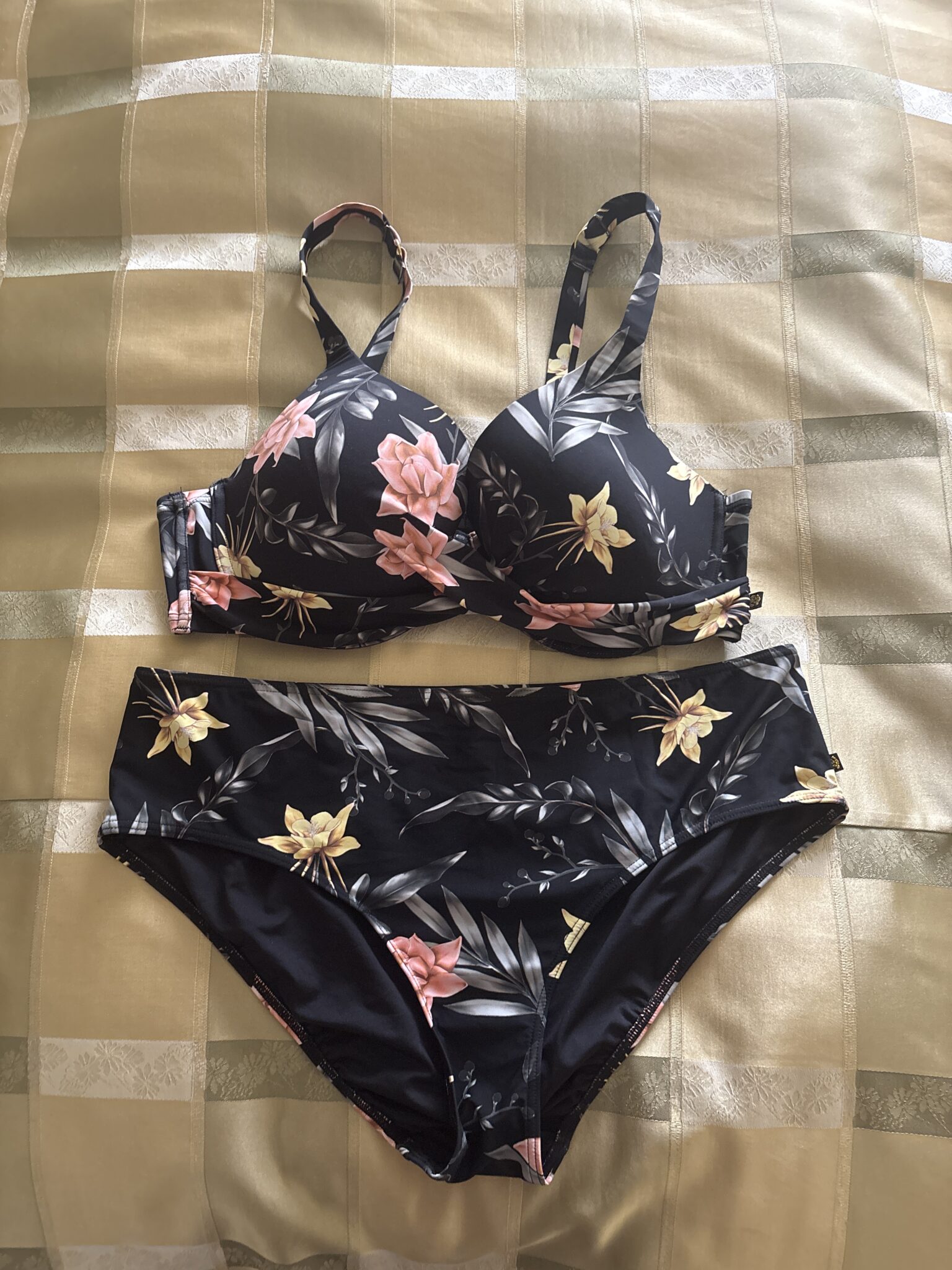 Featured image for 2-piece swimming costume