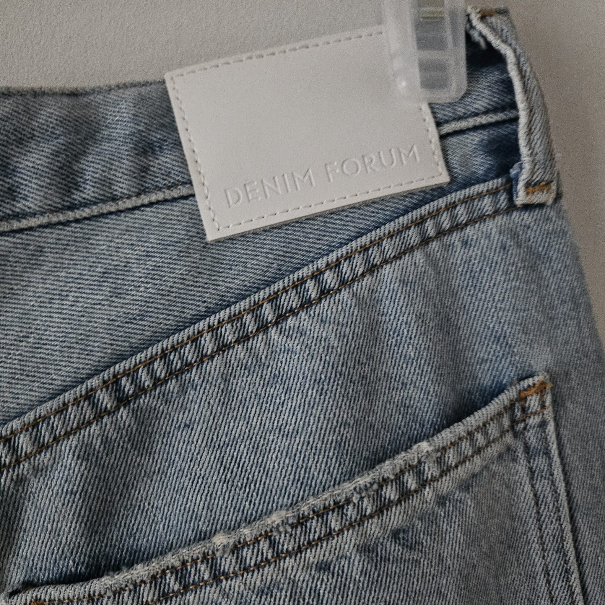 Image for The 90 Joni high rise loose Denim Forum