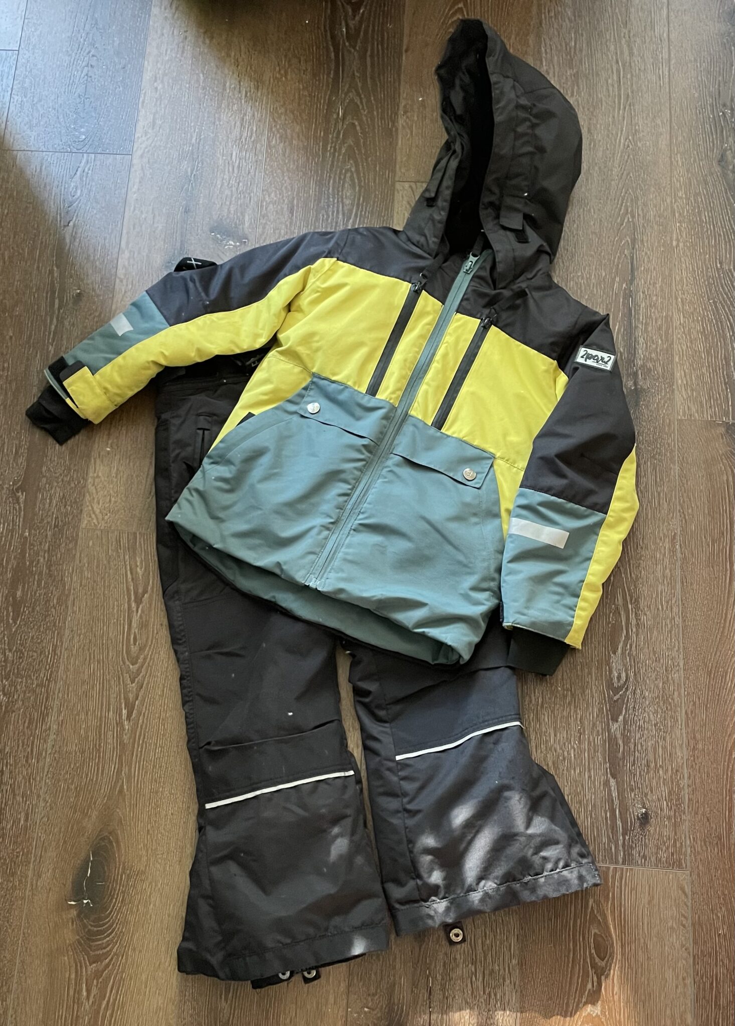 Featured image for Complete 2 by 2 brand winter suit, size 5 years