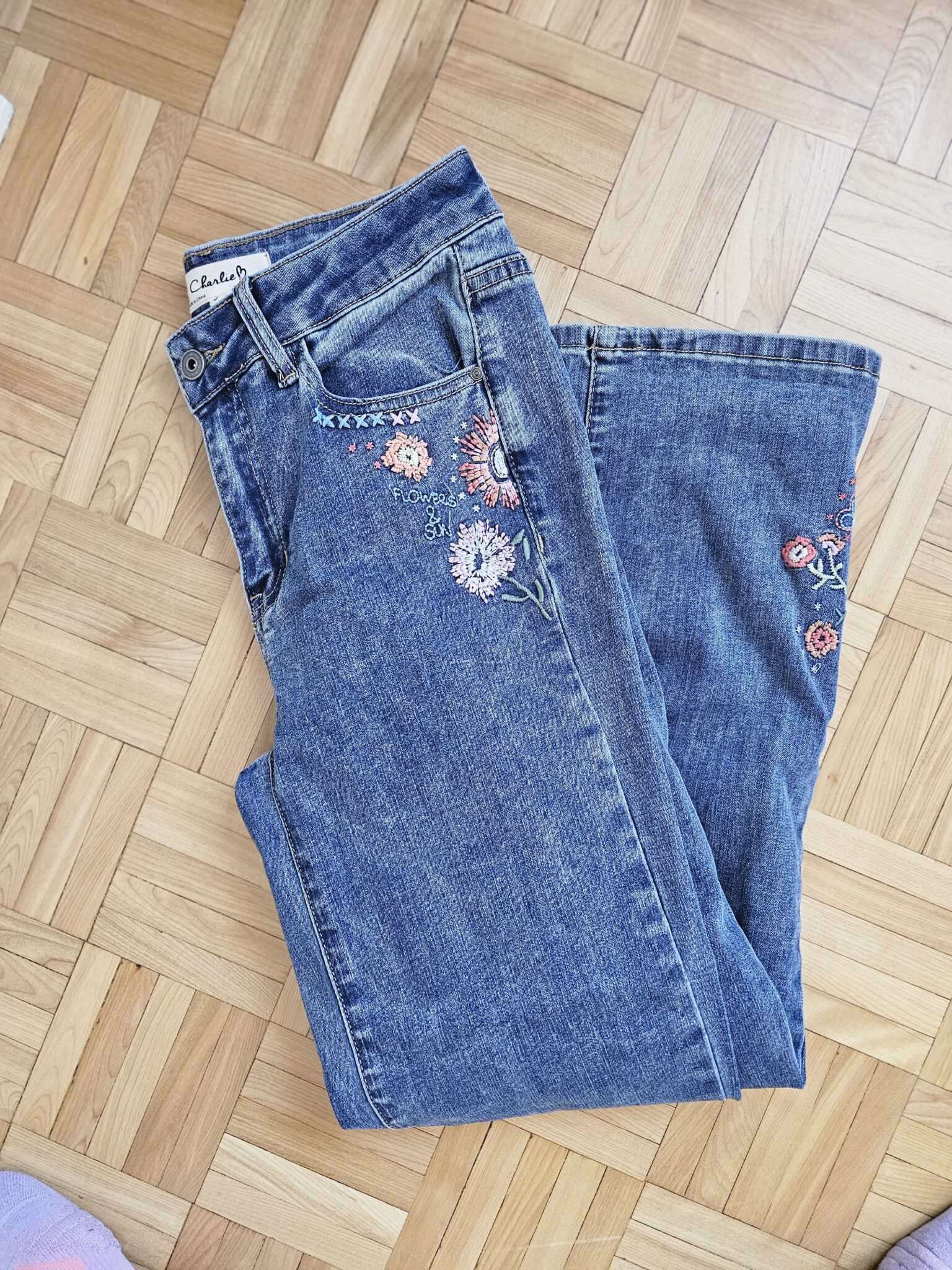 Featured image for Jeans charlie B