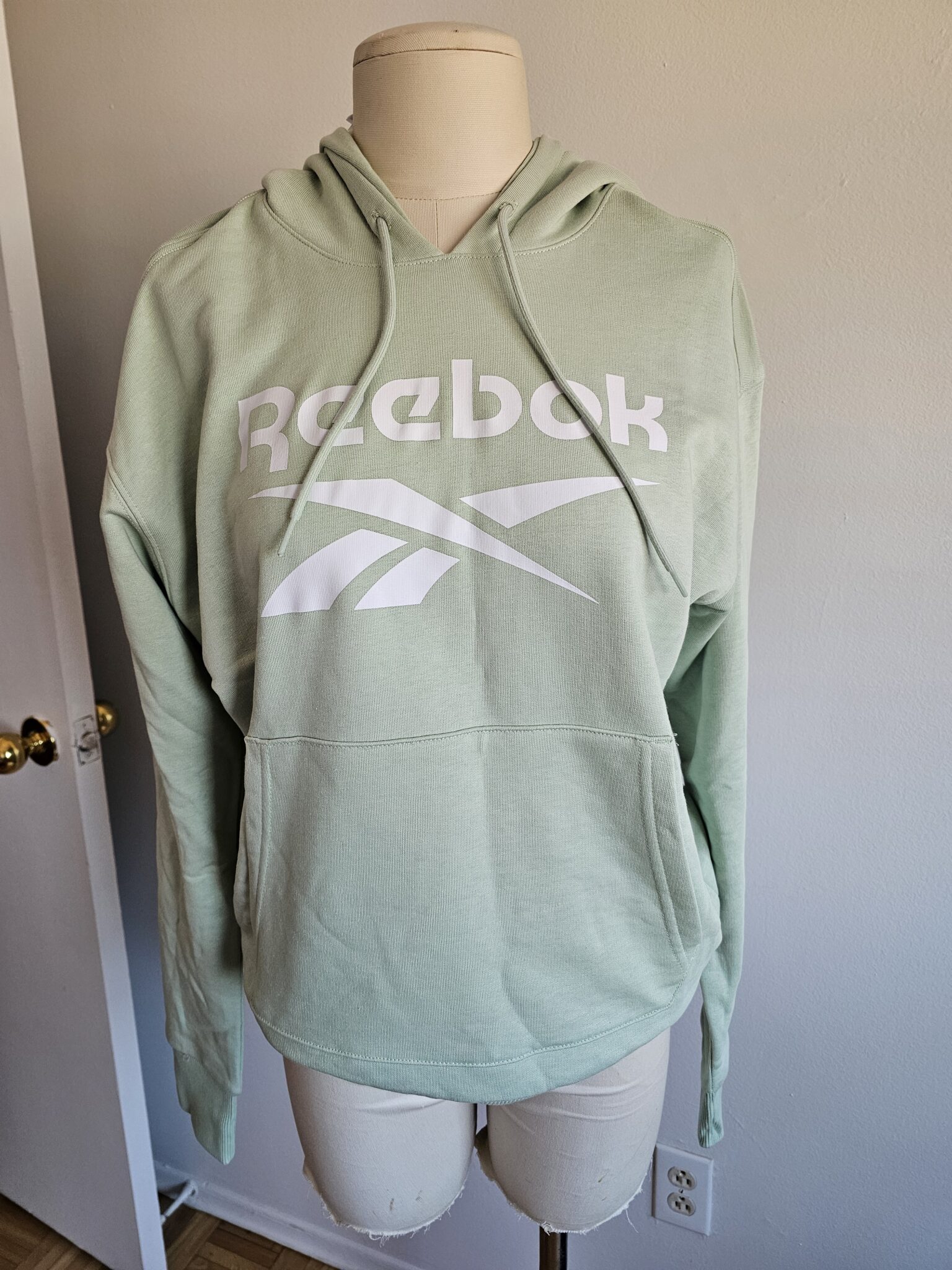 Featured image for Hoodie reebok
