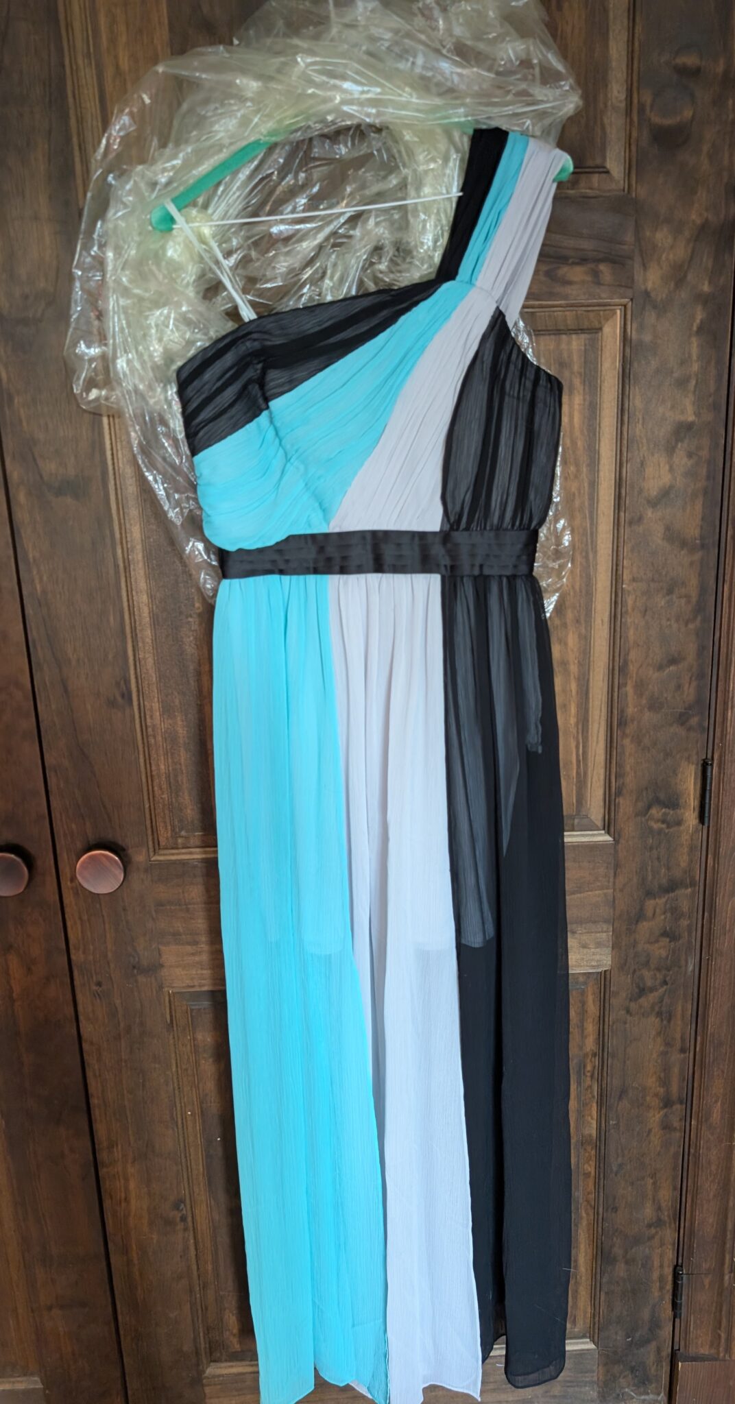 Featured image for Robe Max And Cleo