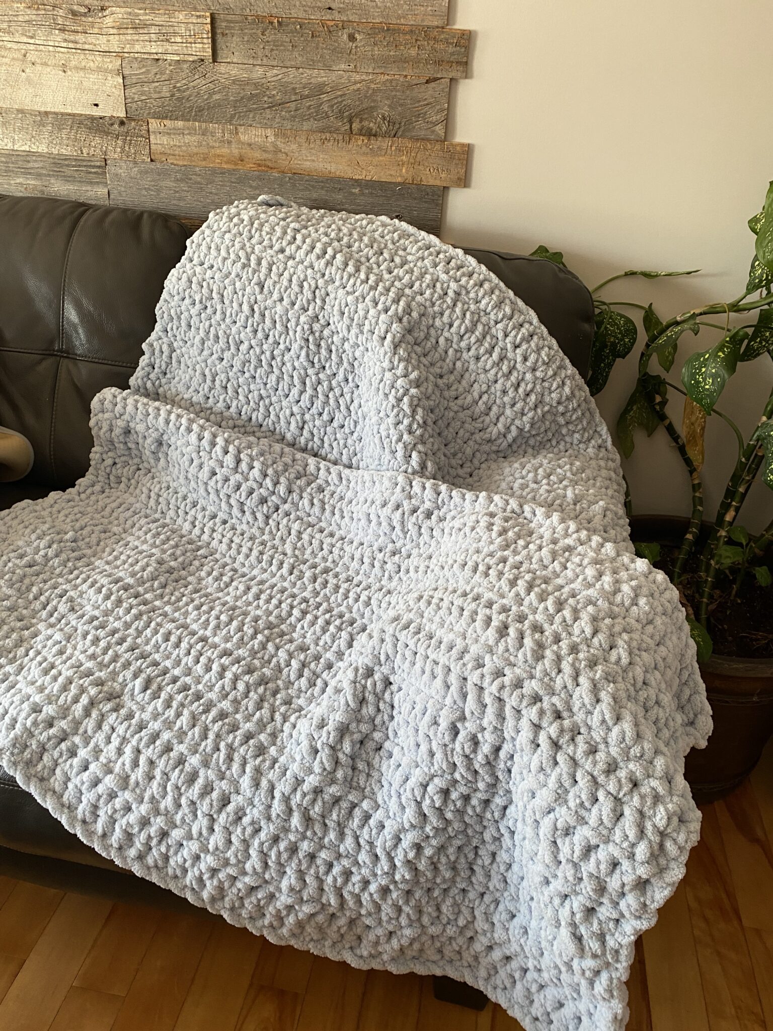 Featured image for Couverture (jeté) au crochet, NEUF