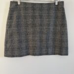Featured thumbnail for Minijupe classique Aritzia à carreaux