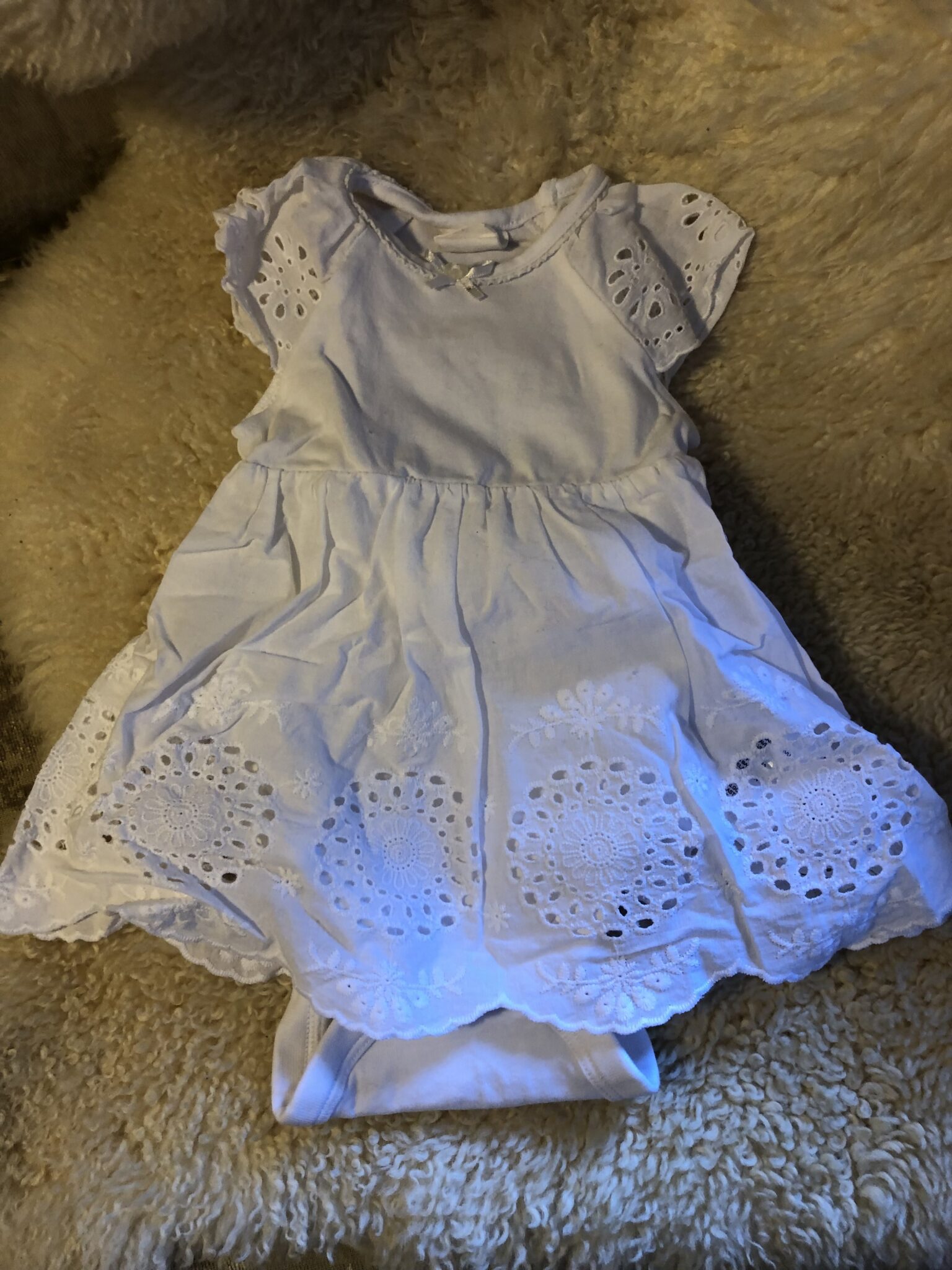 Featured image for Robe blanche bébé naissant fille
