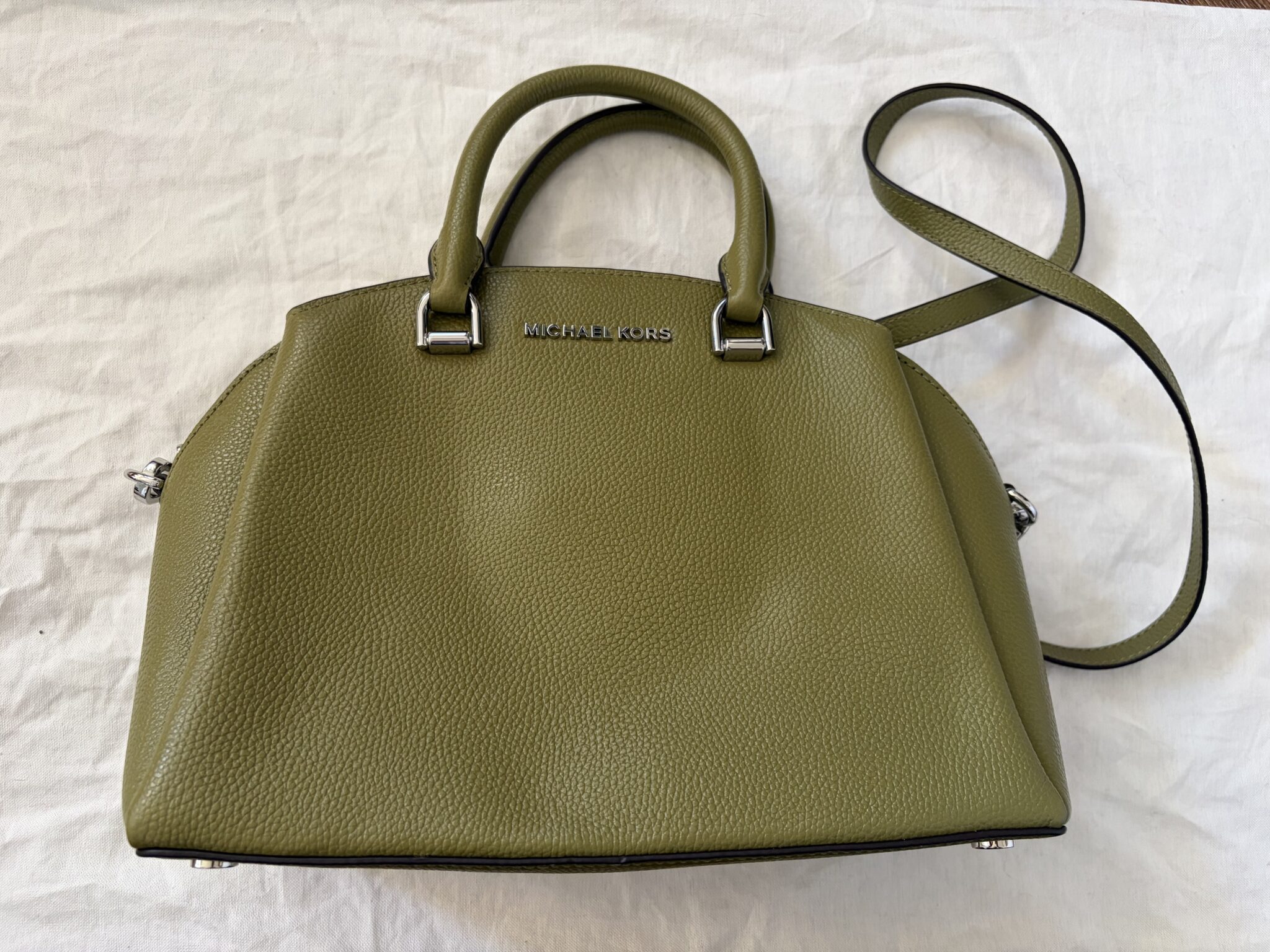 Featured image for Sac à mains Michael Kors vert olive
