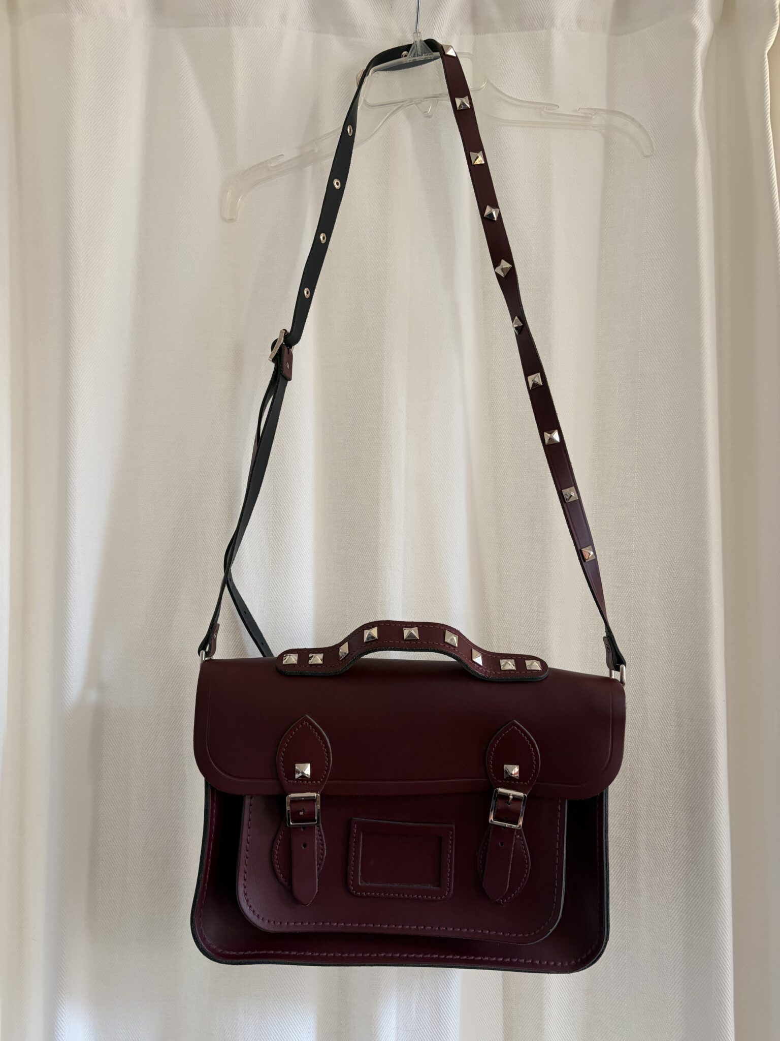 Featured image for Satchel bourgogne en cuir
